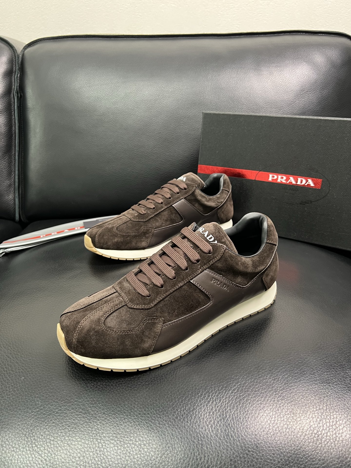 Prada 顶级代购 普拉达 专柜同款，原厂配置意大利进口牛皮拼网布面料，高品质复杂拼接工艺，进口牛皮内