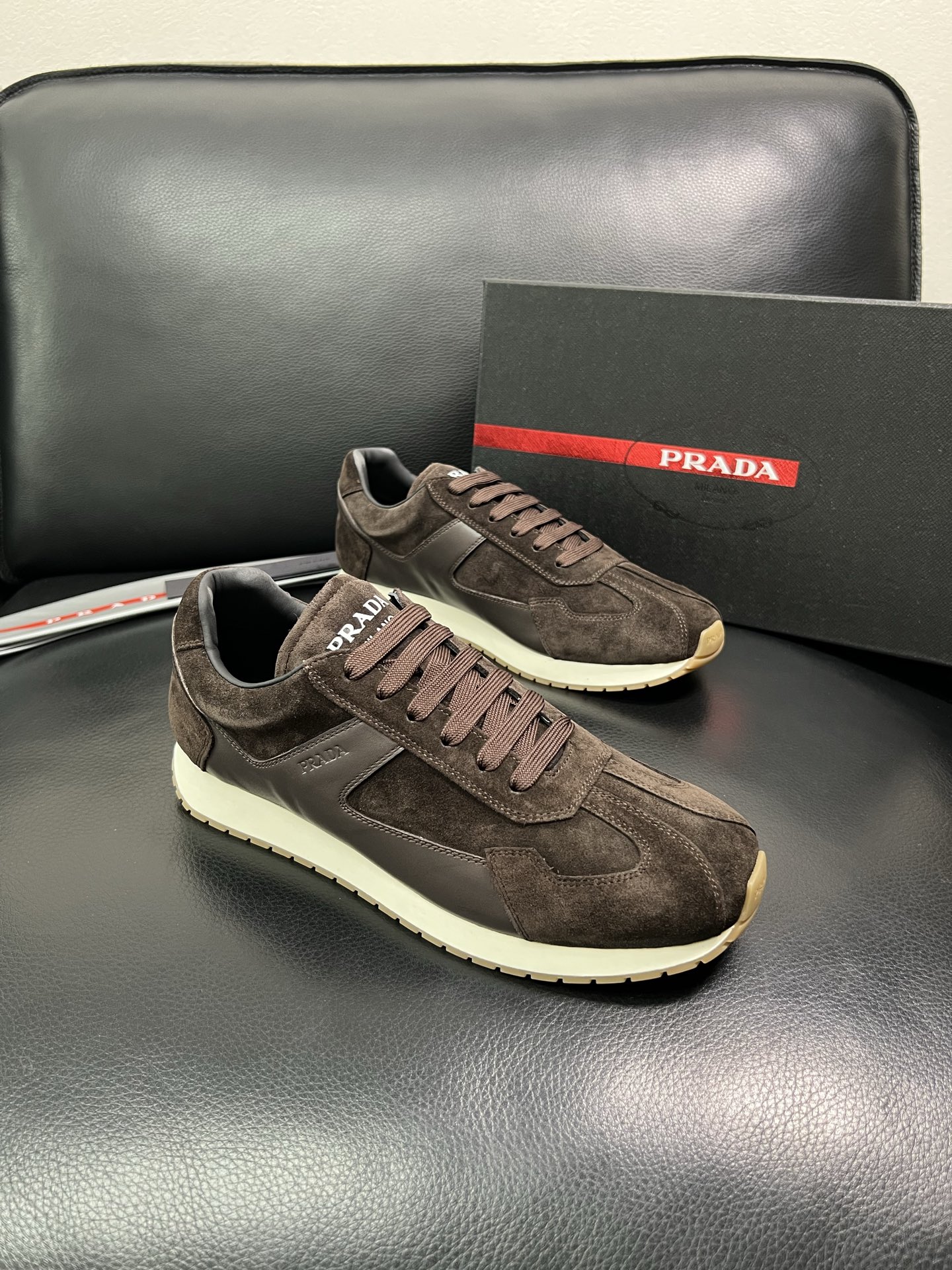 Prada 顶级代购 普拉达 专柜同款，原厂配置意大利进口牛皮拼网布面料，高品质复杂拼接工艺，进口牛皮内