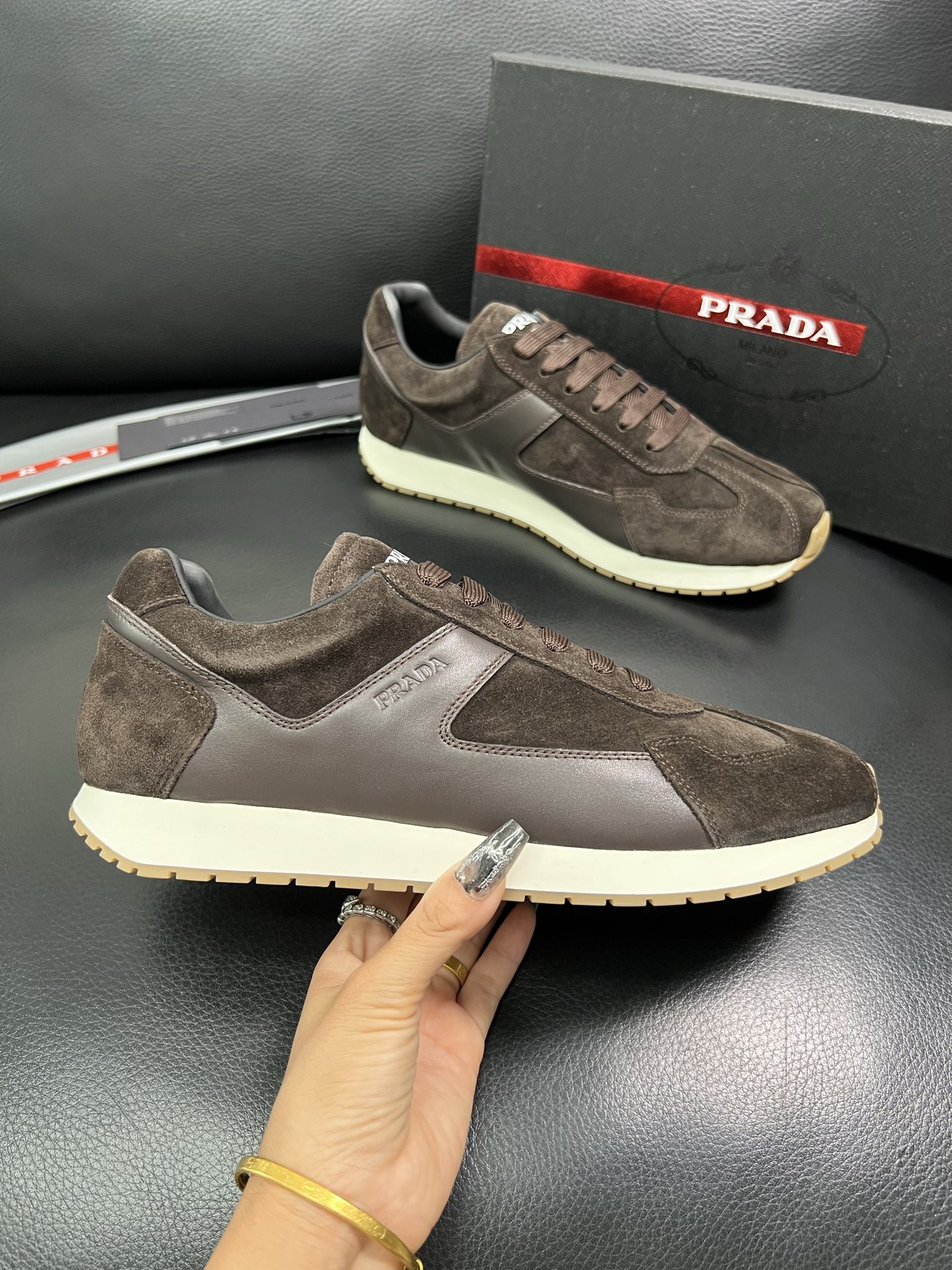 Prada 顶级代购 普拉达 专柜同款，原厂配置意大利进口牛皮拼网布面料，高品质复杂拼接工艺，进口牛皮内