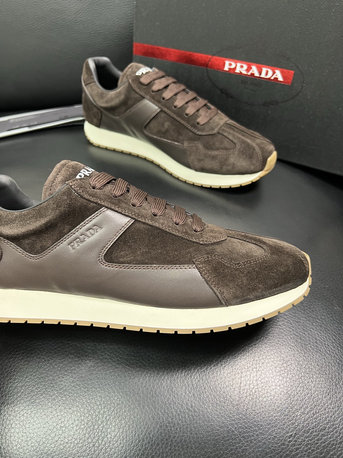 Prada 顶级代购 普拉达 专柜同款，原厂配置意大利进口牛皮拼网布面料，高品质复杂拼接工艺，进口牛皮内