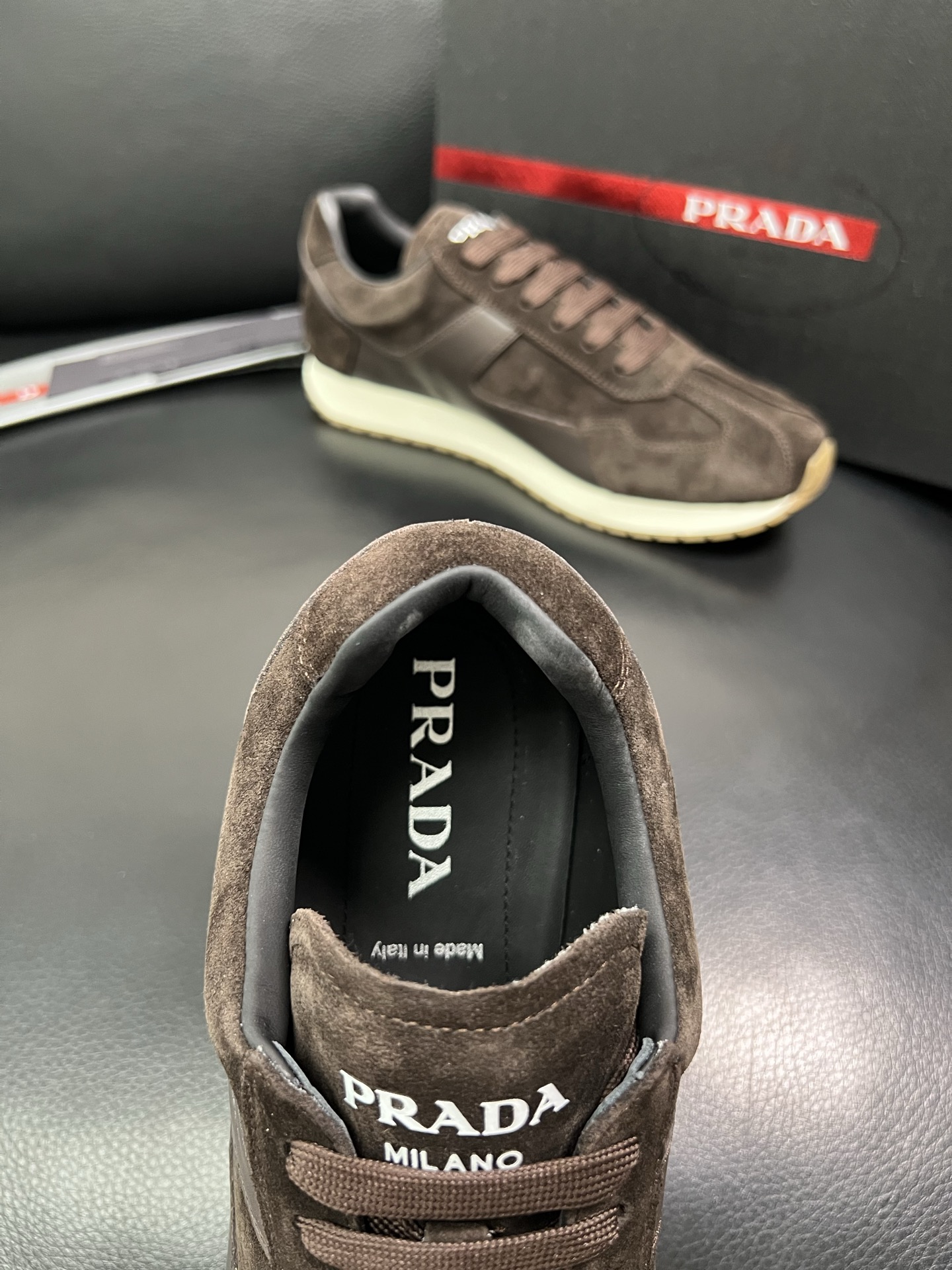 Prada 顶级代购 普拉达 专柜同款，原厂配置意大利进口牛皮拼网布面料，高品质复杂拼接工艺，进口牛皮内
