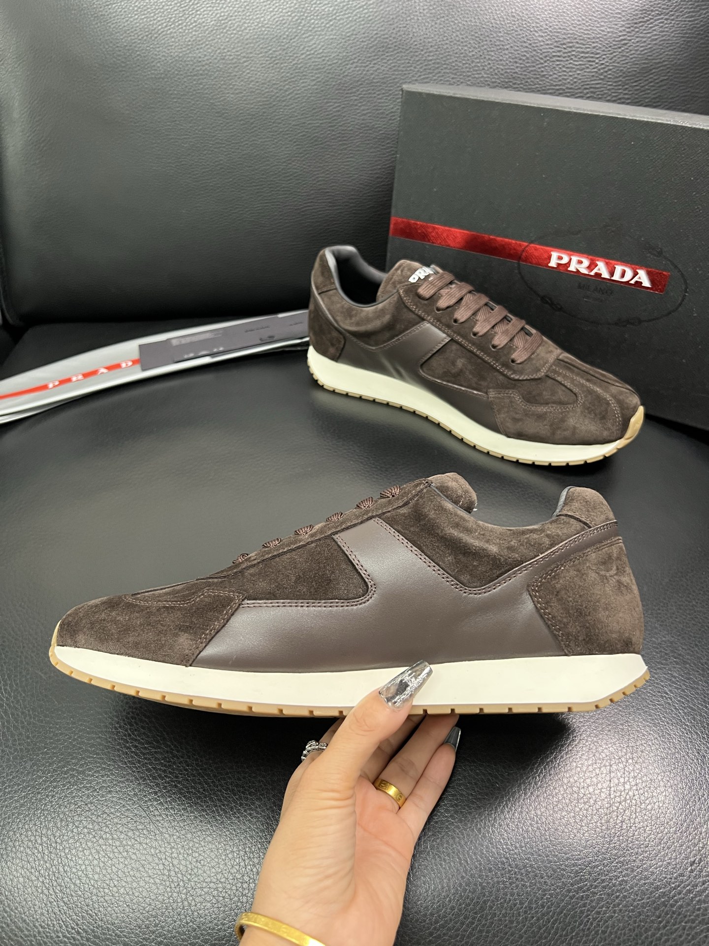 Prada 顶级代购 普拉达 专柜同款，原厂配置意大利进口牛皮拼网布面料，高品质复杂拼接工艺，进口牛皮内