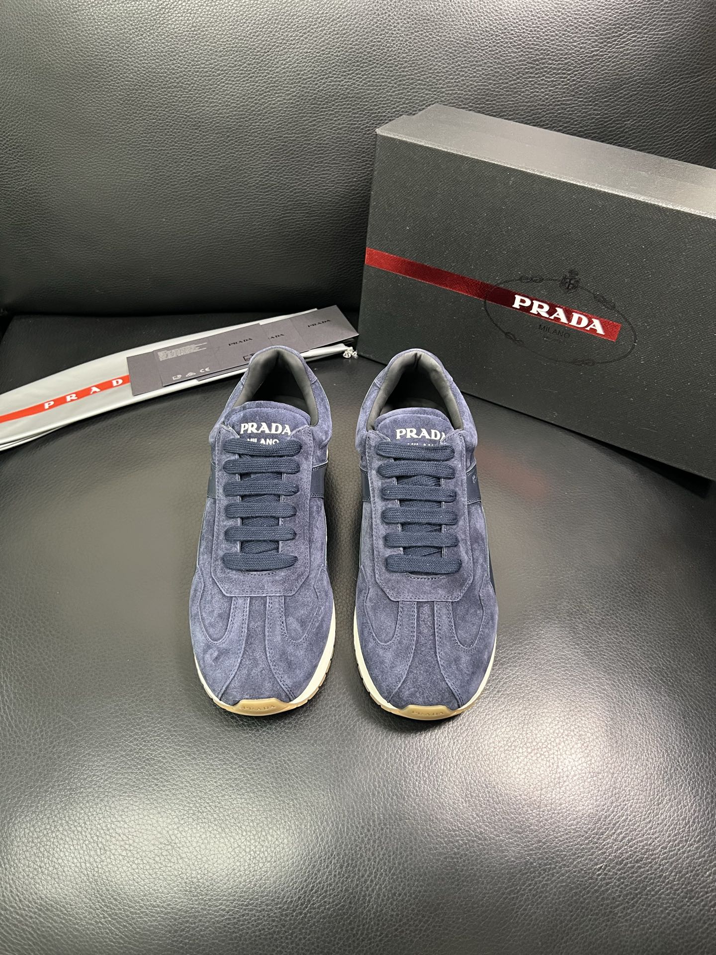 Prada 顶级代购 普拉达 专柜同款，原厂配置意大利进口牛皮拼网布面料，高品质复杂拼接工艺，进口牛皮内