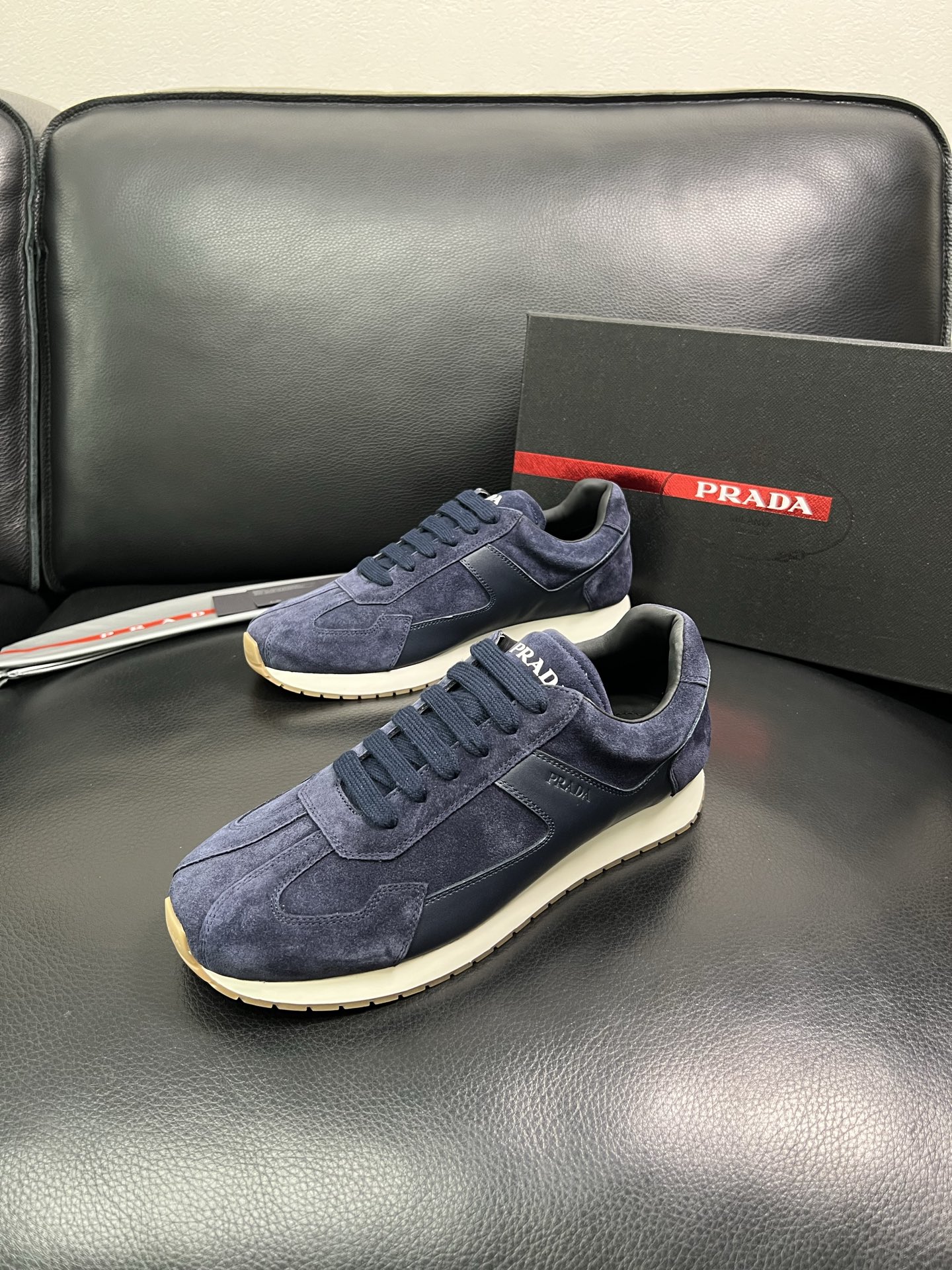 Prada 顶级代购 普拉达 专柜同款，原厂配置意大利进口牛皮拼网布面料，高品质复杂拼接工艺，进口牛皮内