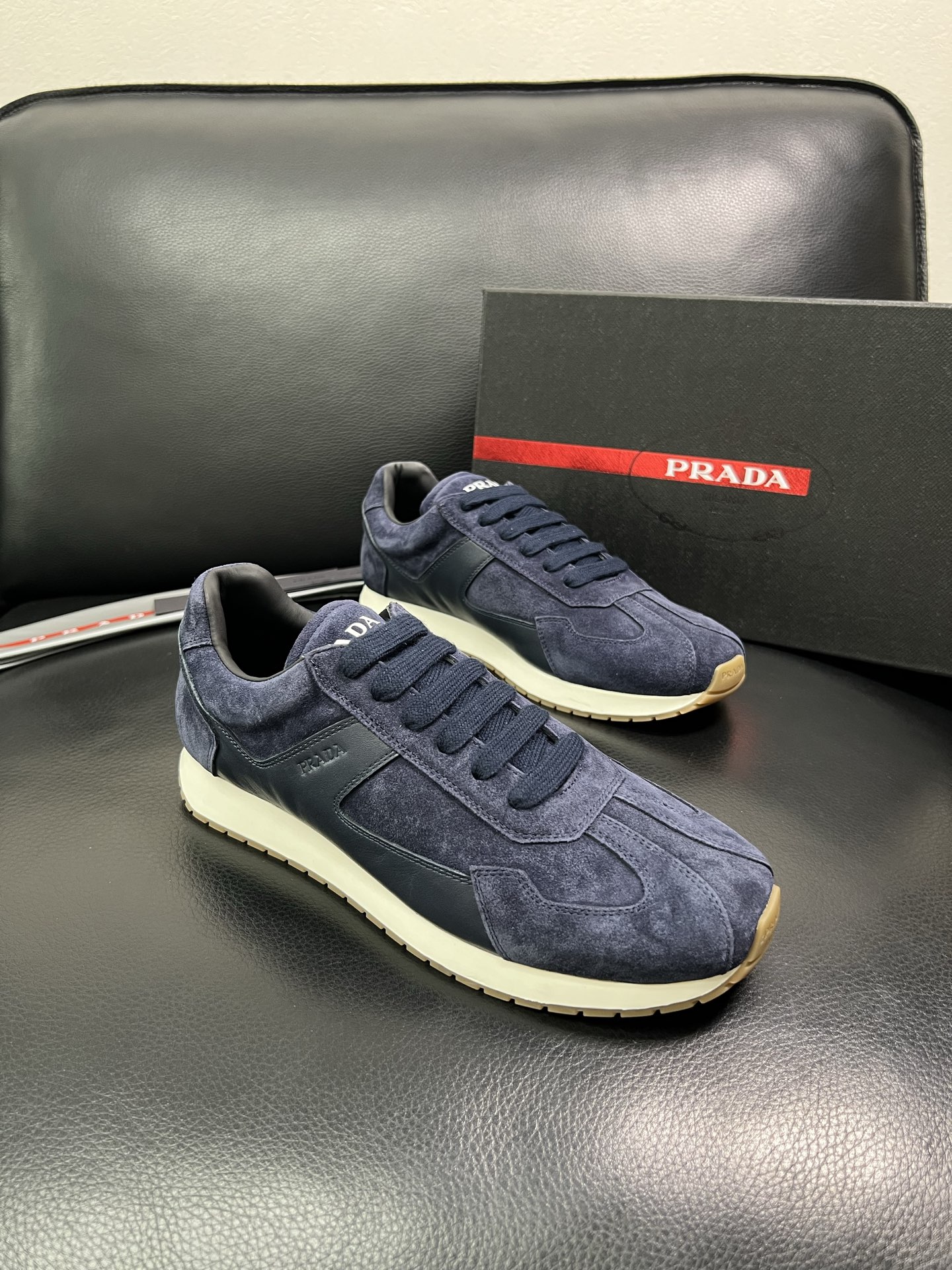 Prada 顶级代购 普拉达 专柜同款，原厂配置意大利进口牛皮拼网布面料，高品质复杂拼接工艺，进口牛皮内