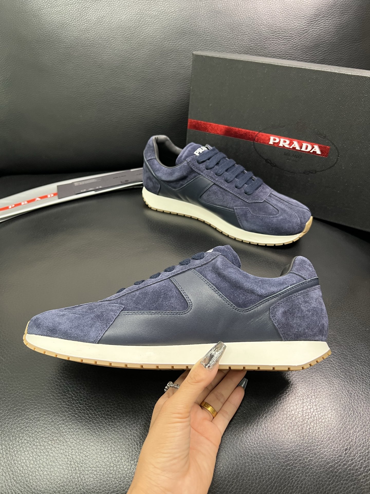 Prada 顶级代购 普拉达 专柜同款，原厂配置意大利进口牛皮拼网布面料，高品质复杂拼接工艺，进口牛皮内