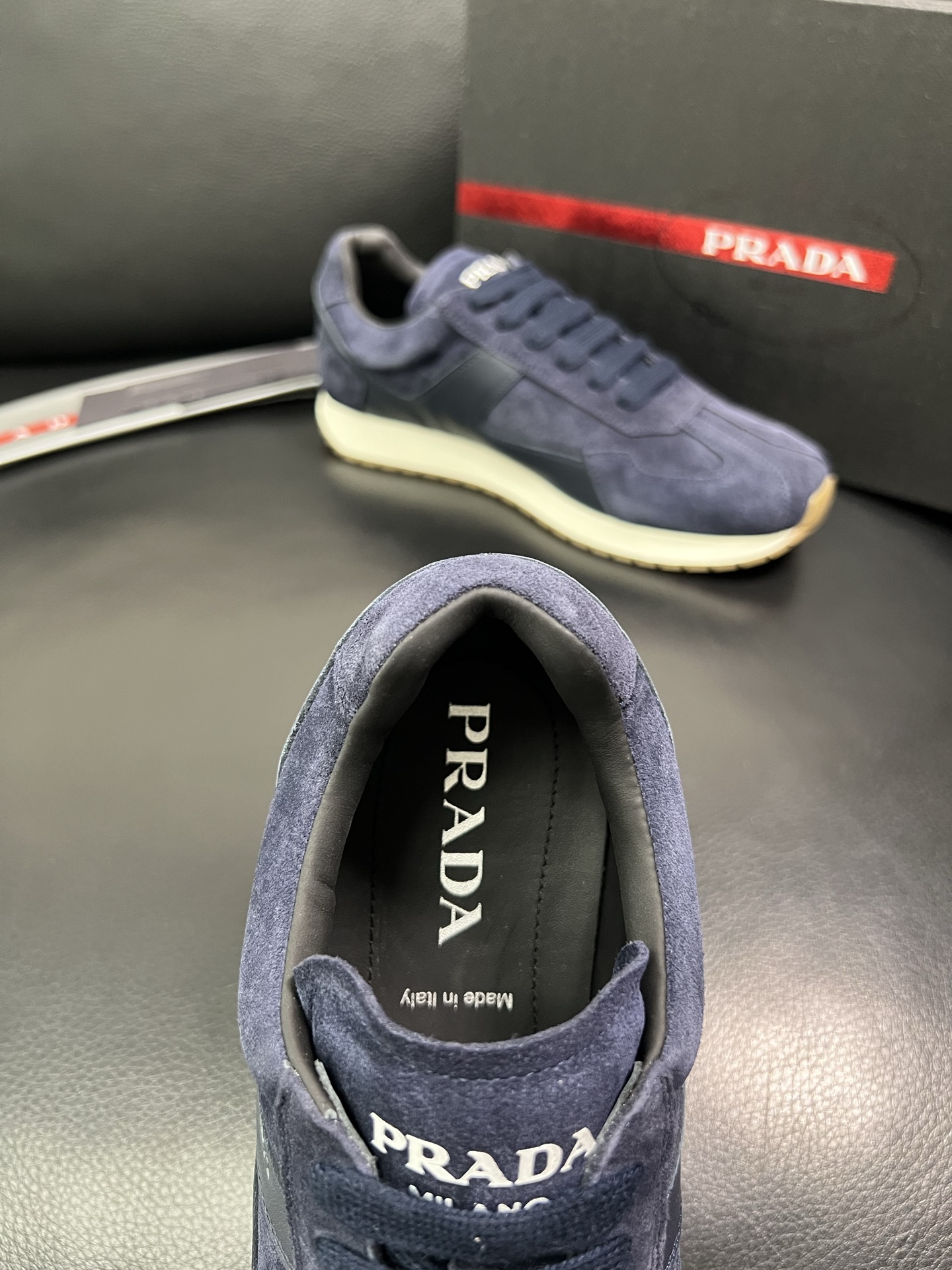 Prada 顶级代购 普拉达 专柜同款，原厂配置意大利进口牛皮拼网布面料，高品质复杂拼接工艺，进口牛皮内