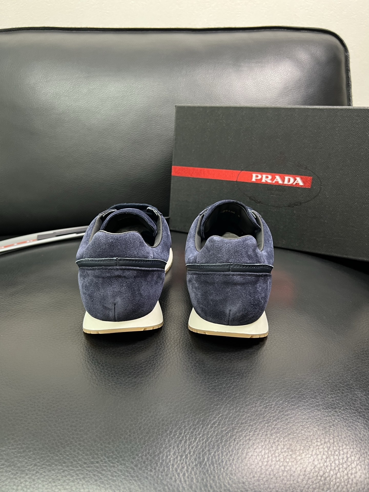 Prada 顶级代购 普拉达 专柜同款，原厂配置意大利进口牛皮拼网布面料，高品质复杂拼接工艺，进口牛皮内