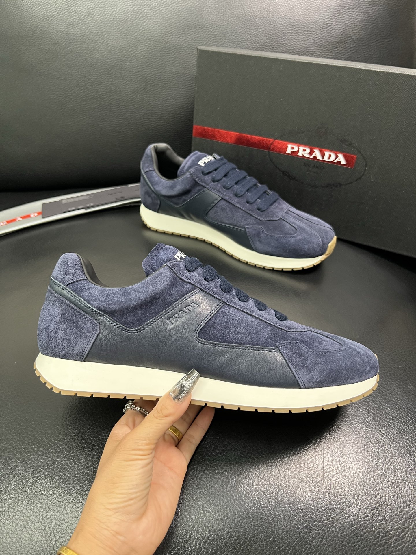Prada 顶级代购 普拉达 专柜同款，原厂配置意大利进口牛皮拼网布面料，高品质复杂拼接工艺，进口牛皮内