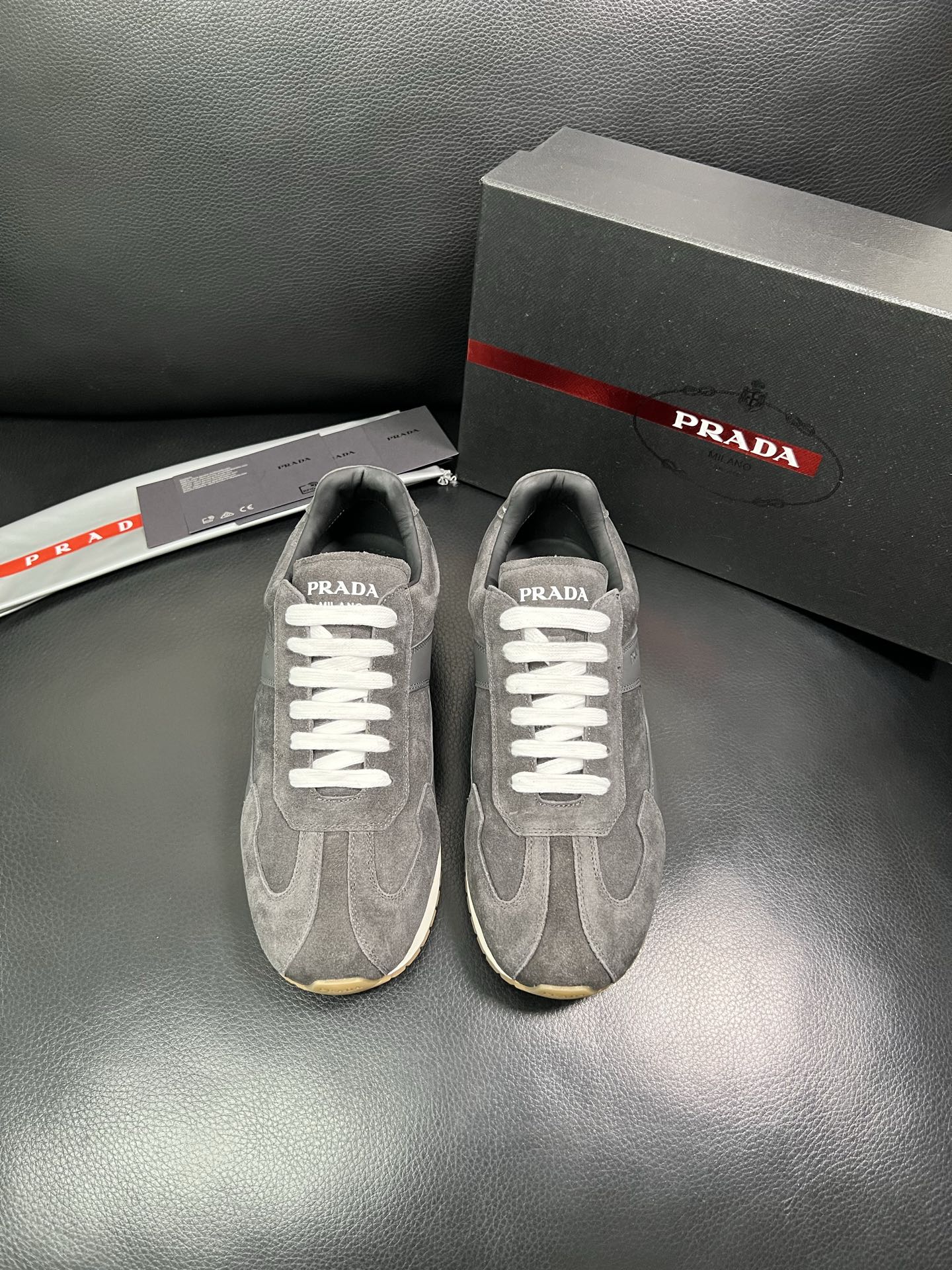 Prada 顶级代购 普拉达 专柜同款，原厂配置意大利进口牛皮拼网布面料，高品质复杂拼接工艺，进口牛皮内
