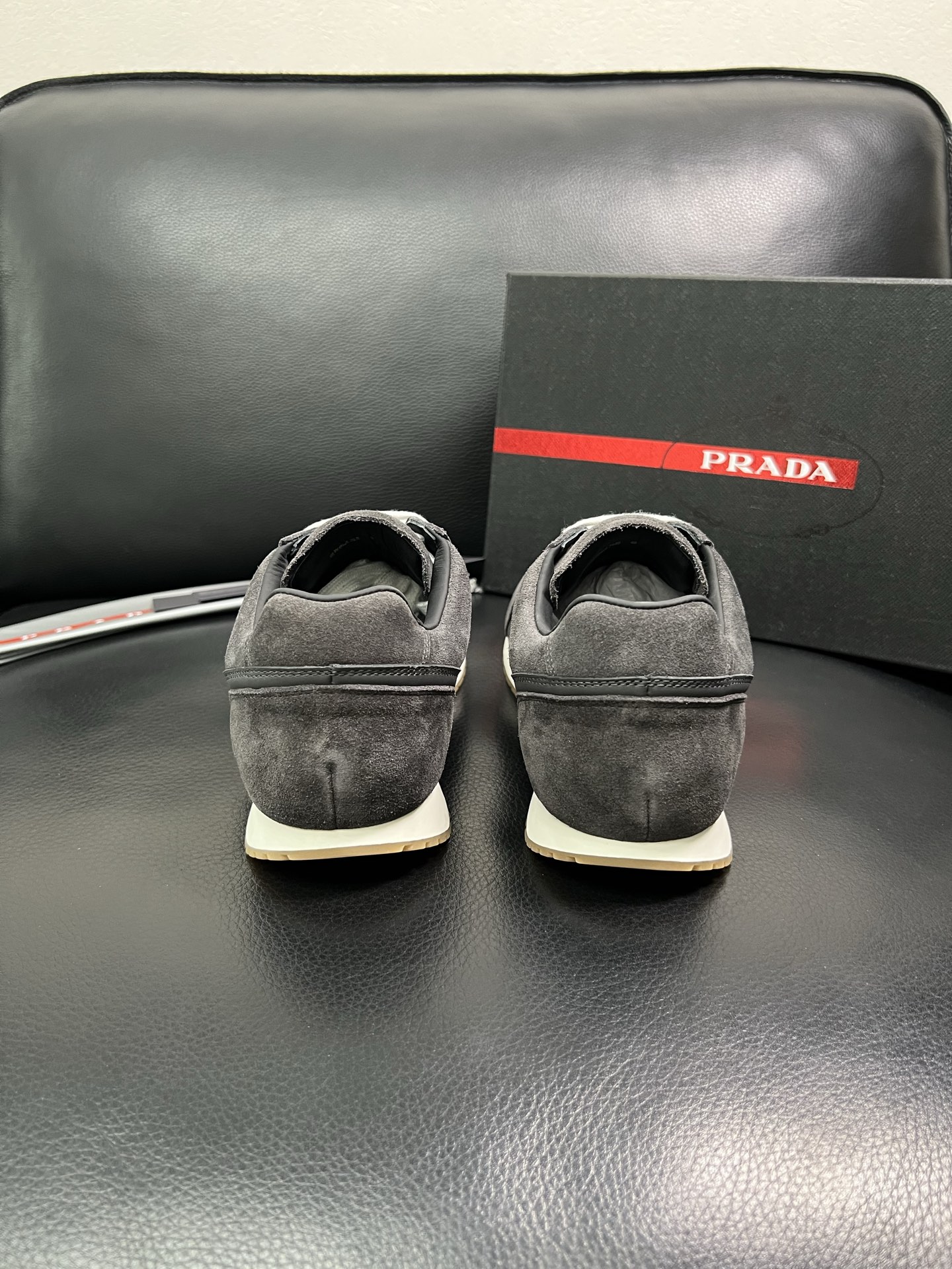 Prada 顶级代购 普拉达 专柜同款，原厂配置意大利进口牛皮拼网布面料，高品质复杂拼接工艺，进口牛皮内