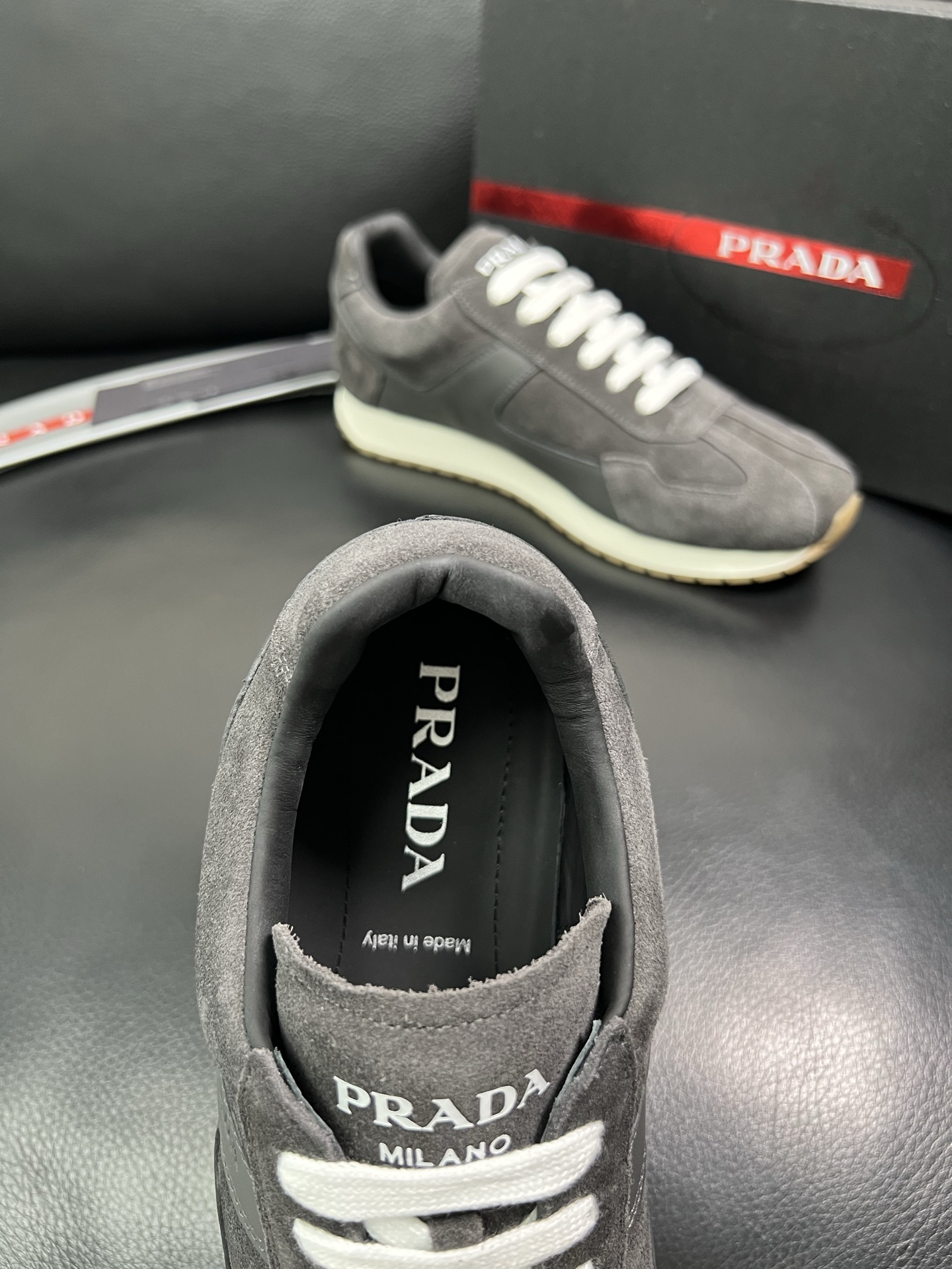 Prada 顶级代购 普拉达 专柜同款，原厂配置意大利进口牛皮拼网布面料，高品质复杂拼接工艺，进口牛皮内