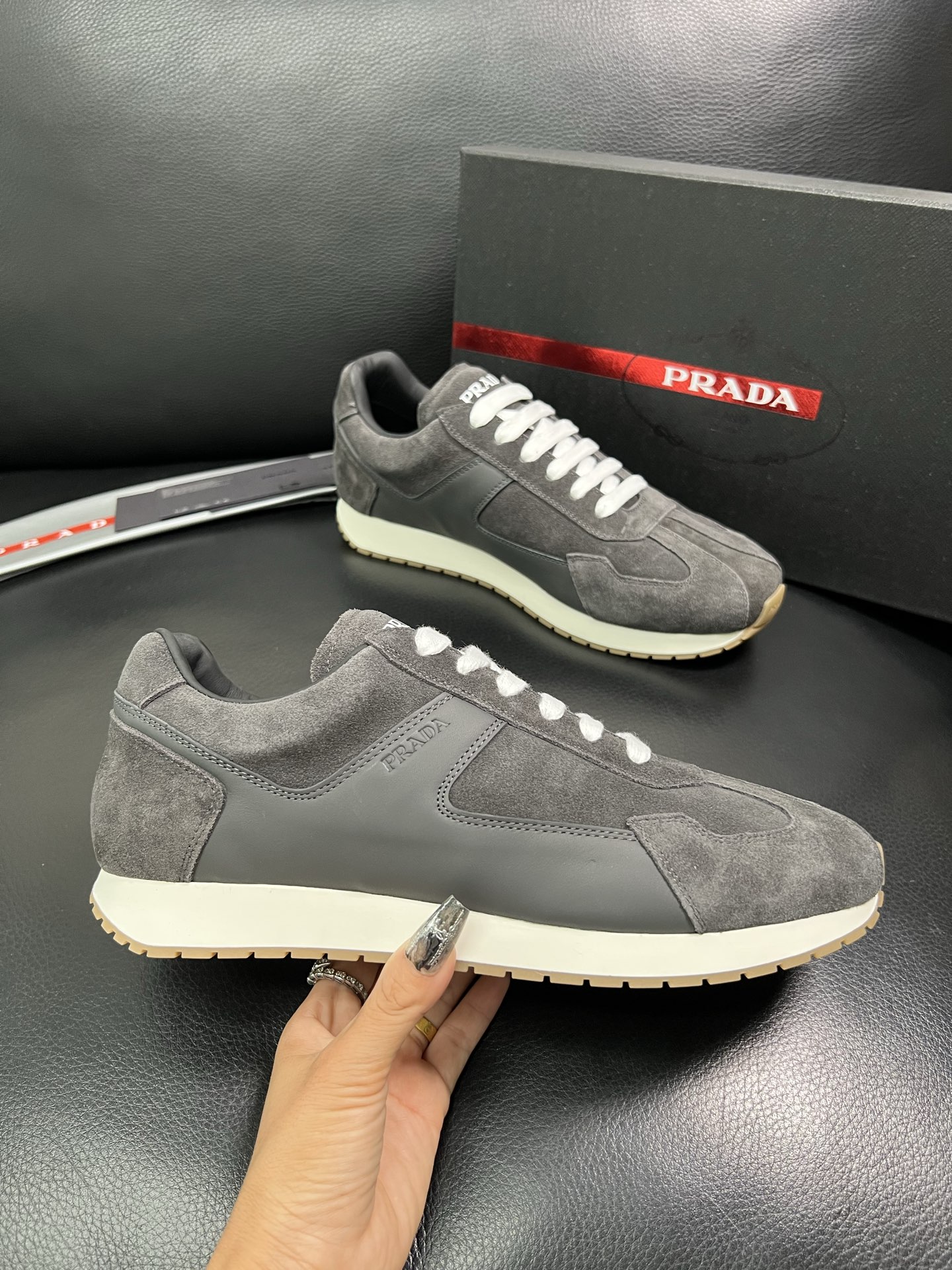 Prada 顶级代购 普拉达 专柜同款，原厂配置意大利进口牛皮拼网布面料，高品质复杂拼接工艺，进口牛皮内