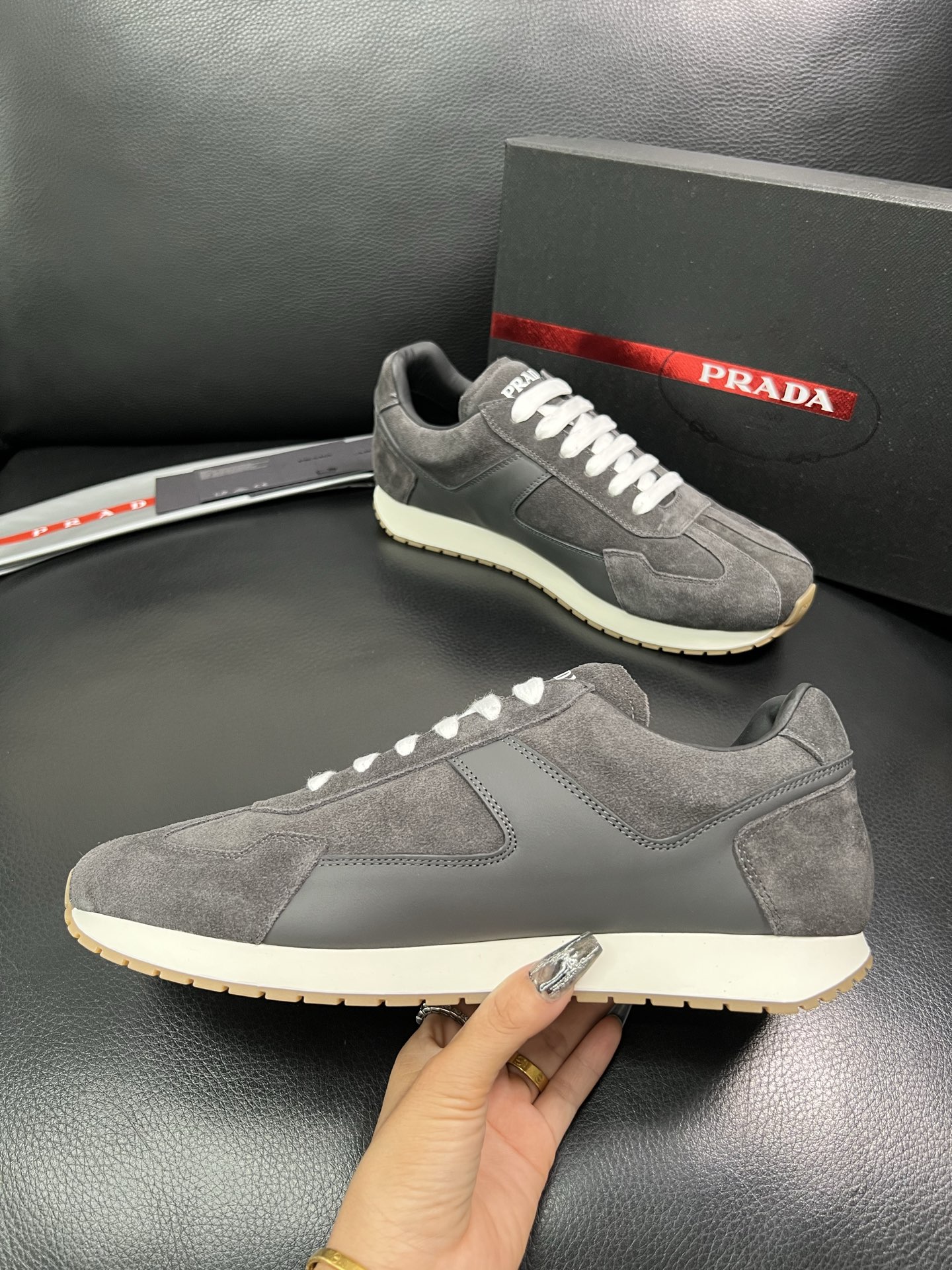 Prada 顶级代购 普拉达 专柜同款，原厂配置意大利进口牛皮拼网布面料，高品质复杂拼接工艺，进口牛皮内