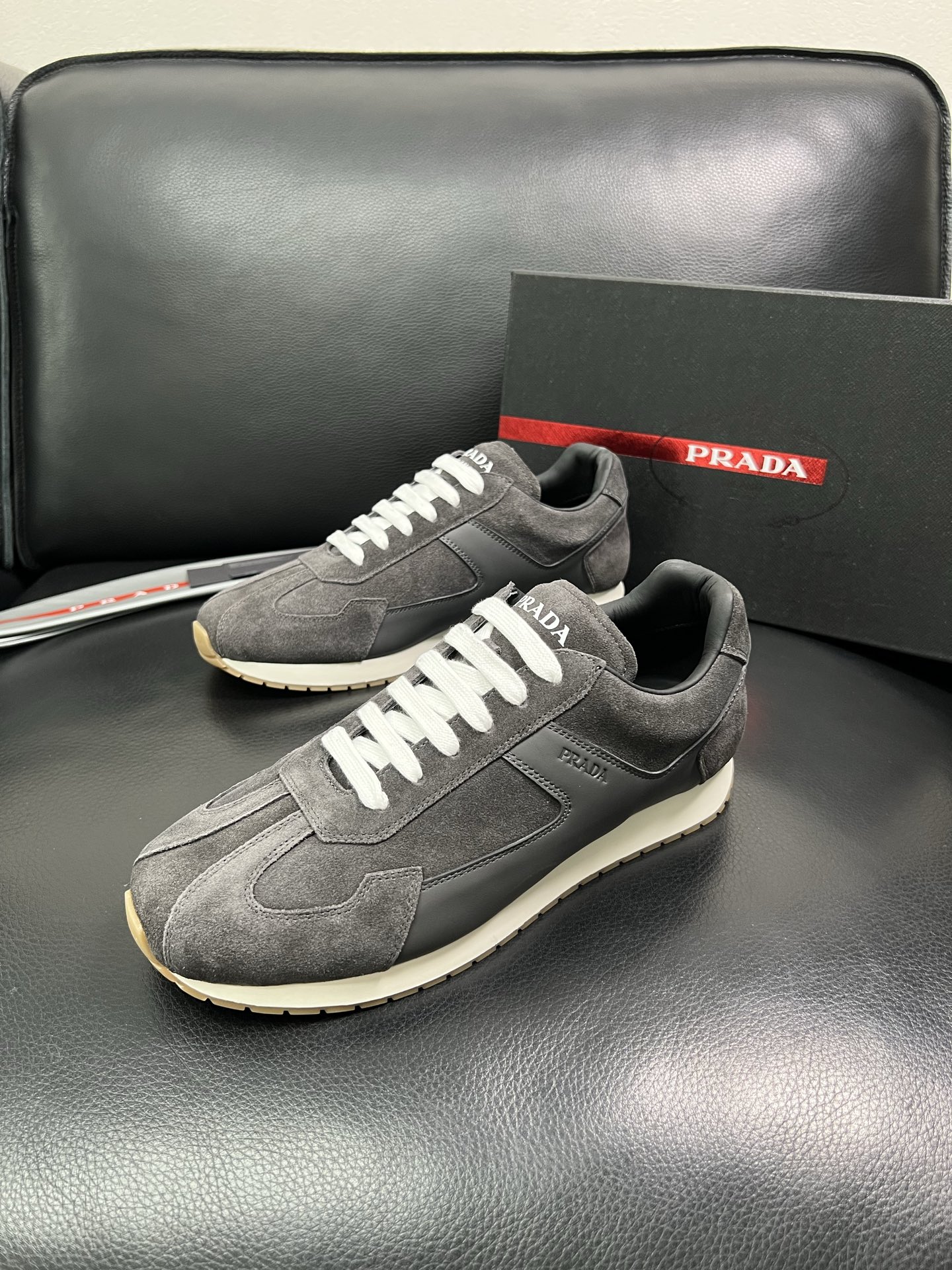 Prada 顶级代购 普拉达 专柜同款，原厂配置意大利进口牛皮拼网布面料，高品质复杂拼接工艺，进口牛皮内