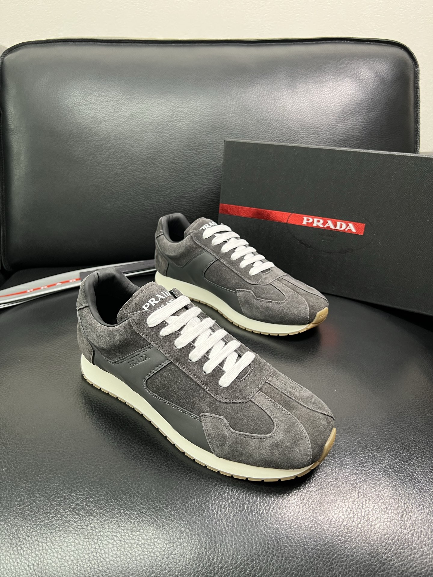 Prada 顶级代购 普拉达 专柜同款，原厂配置意大利进口牛皮拼网布面料，高品质复杂拼接工艺，进口牛皮内