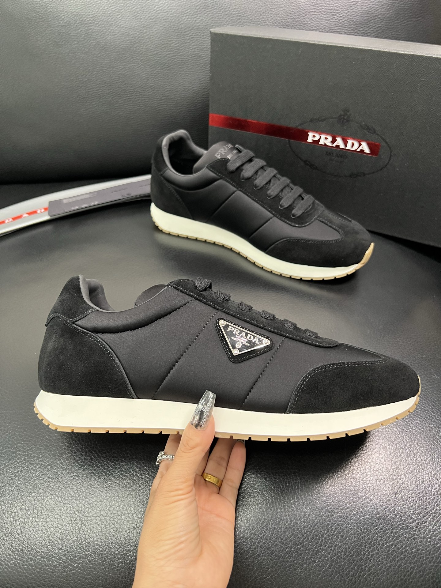 Prada 顶级代购 普拉达 专柜同款，原厂配置意大利进口牛皮拼网布面料，高品质复杂拼接工艺，进口牛皮内