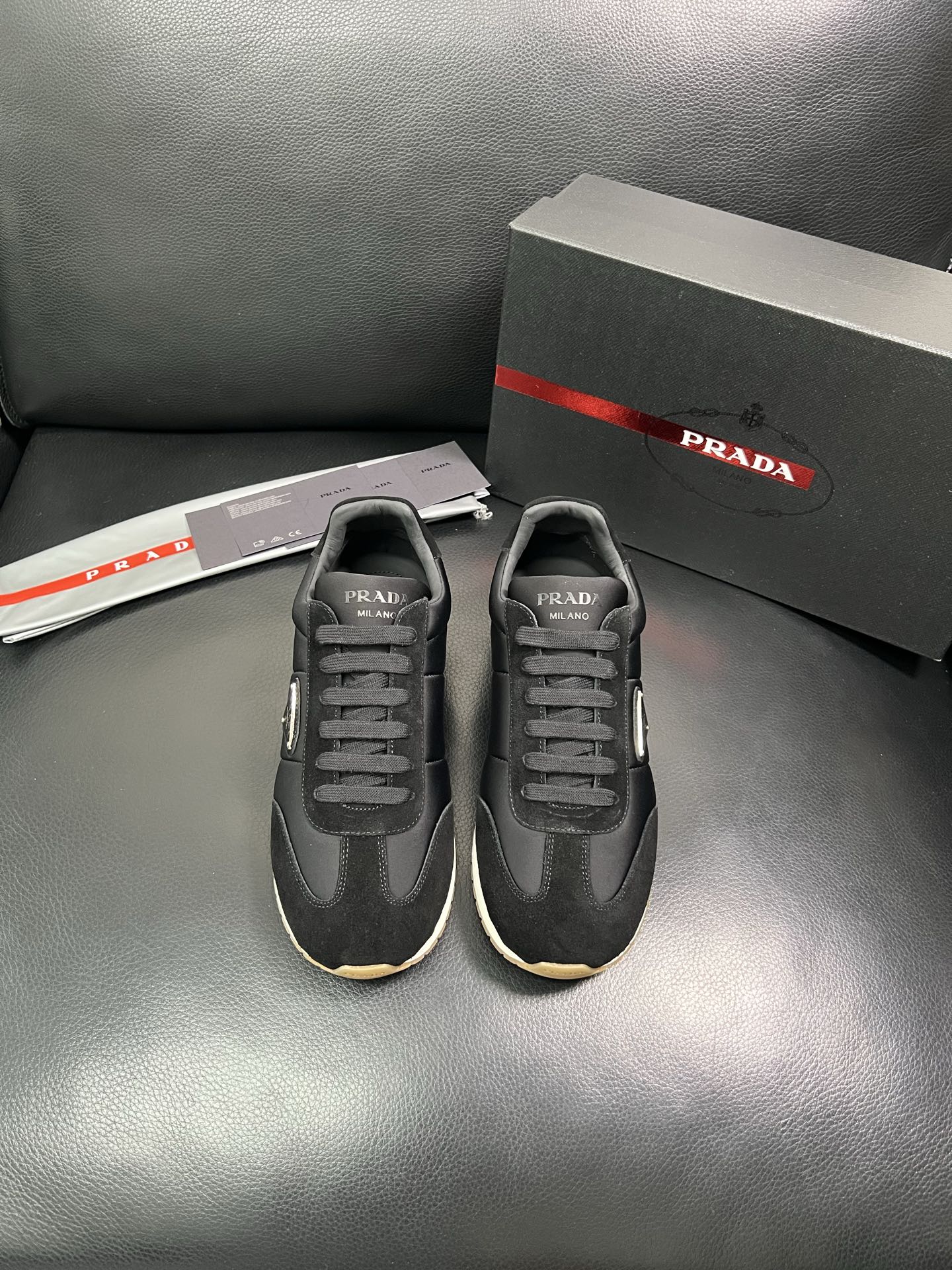 Prada 顶级代购 普拉达 专柜同款，原厂配置意大利进口牛皮拼网布面料，高品质复杂拼接工艺，进口牛皮内