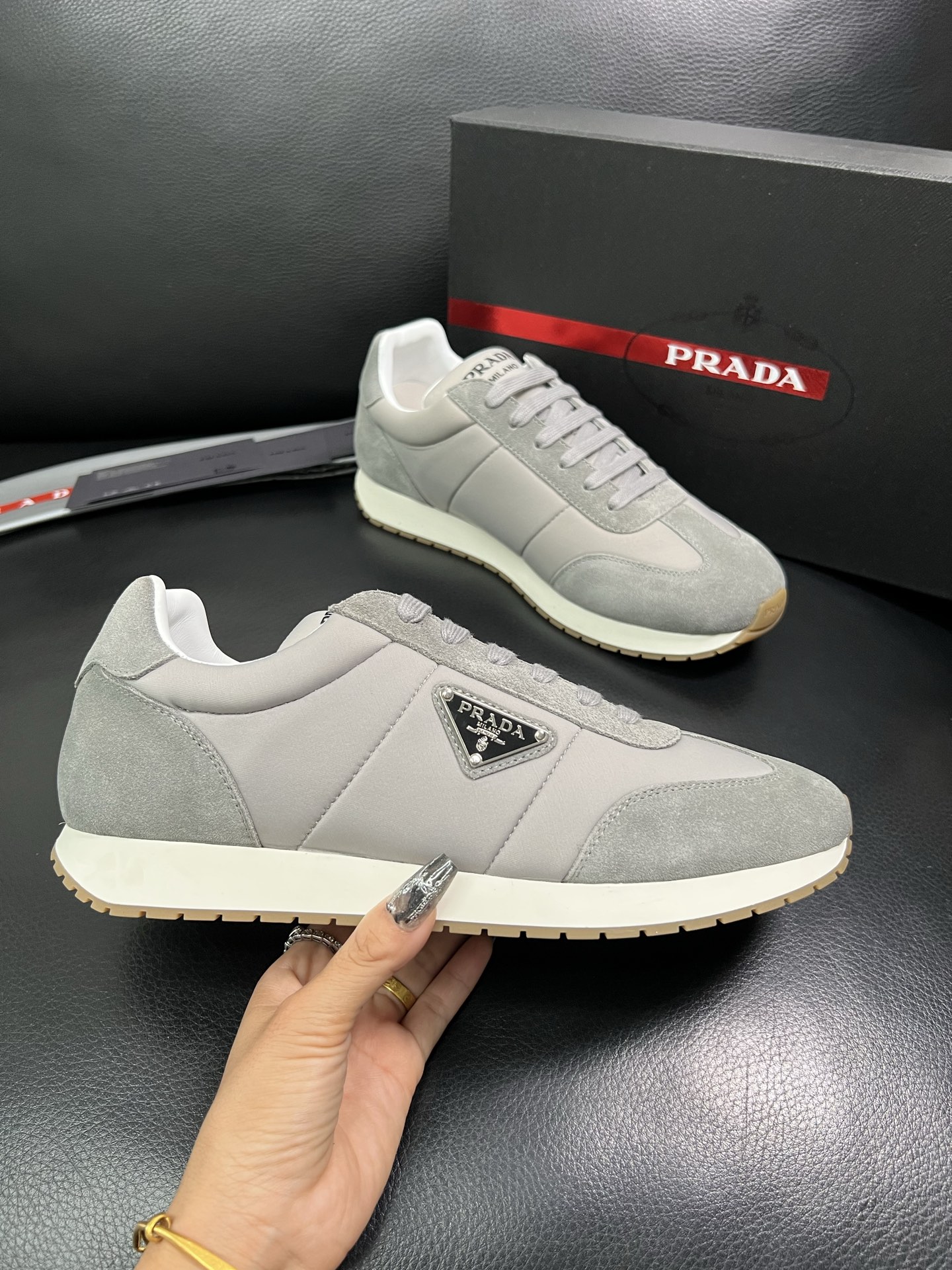 Prada 顶级代购 普拉达 专柜同款，原厂配置意大利进口牛皮拼网布面料，高品质复杂拼接工艺，进口牛皮内
