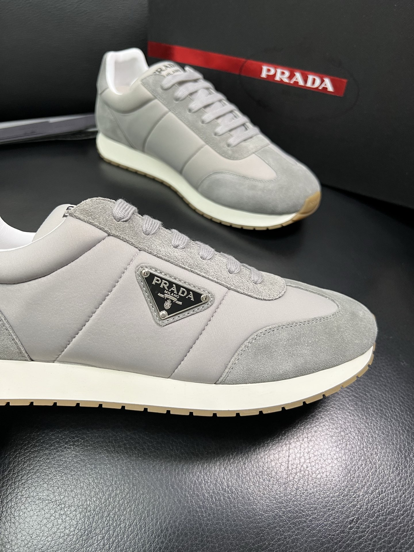 Prada 顶级代购 普拉达 专柜同款，原厂配置意大利进口牛皮拼网布面料，高品质复杂拼接工艺，进口牛皮内