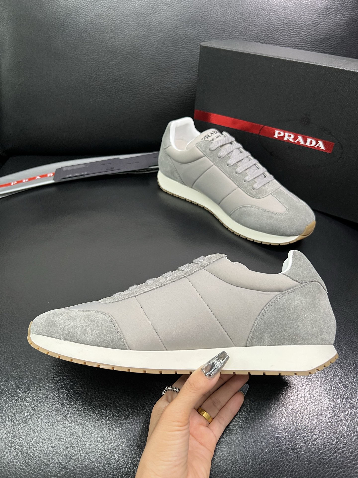 Prada 顶级代购 普拉达 专柜同款，原厂配置意大利进口牛皮拼网布面料，高品质复杂拼接工艺，进口牛皮内