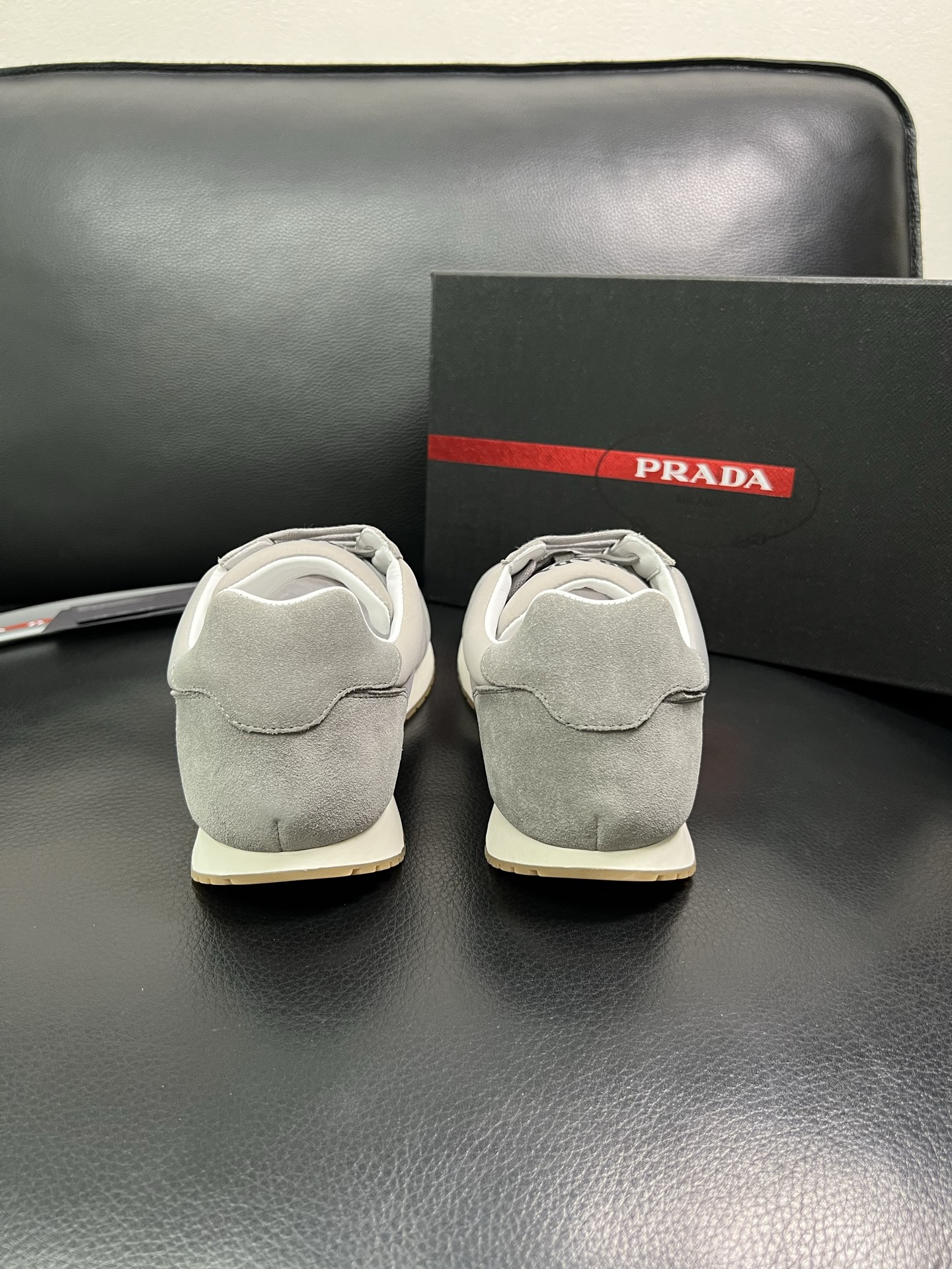 Prada 顶级代购 普拉达 专柜同款，原厂配置意大利进口牛皮拼网布面料，高品质复杂拼接工艺，进口牛皮内
