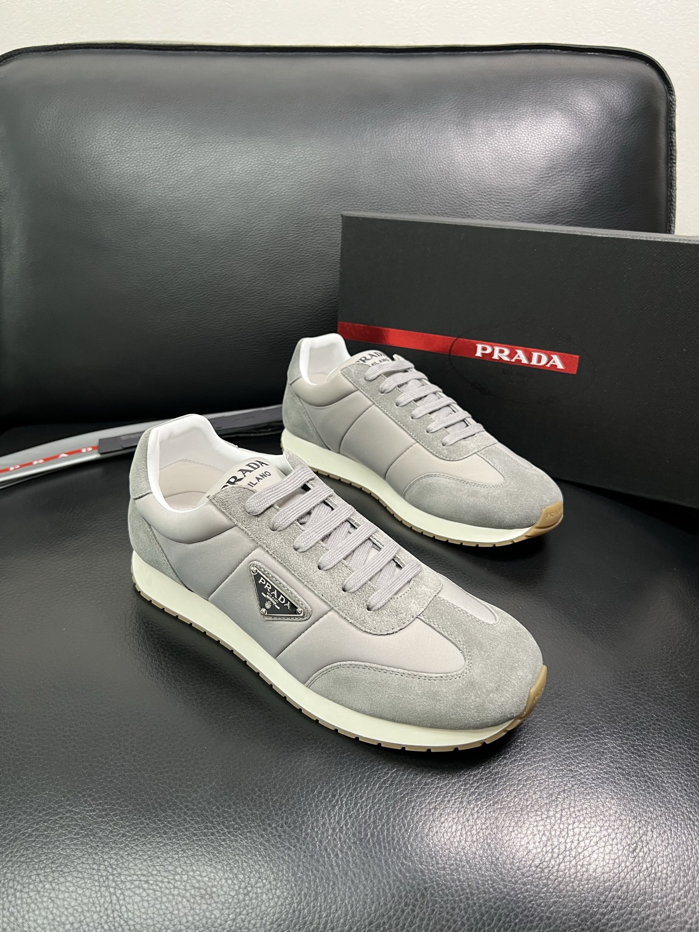 Prada 顶级代购 普拉达 专柜同款，原厂配置意大利进口牛皮拼网布面料，高品质复杂拼接工艺，进口牛皮内