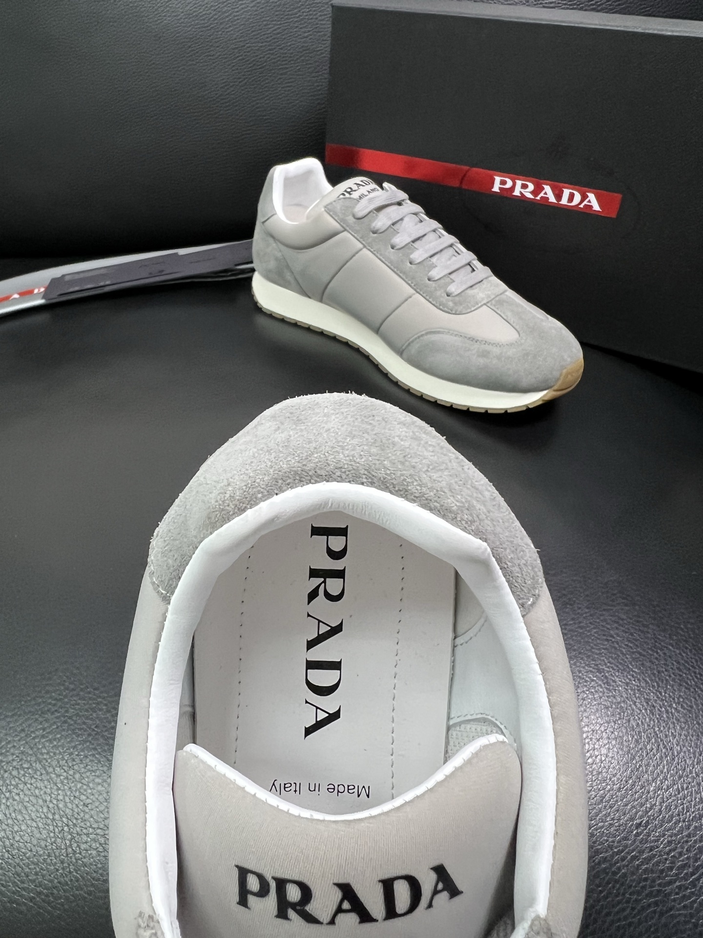 Prada 顶级代购 普拉达 专柜同款，原厂配置意大利进口牛皮拼网布面料，高品质复杂拼接工艺，进口牛皮内