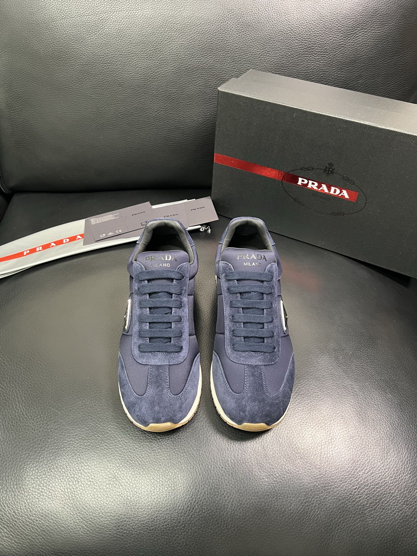 Prada 顶级代购 普拉达 专柜同款，原厂配置意大利进口牛皮拼网布面料，高品质复杂拼接工艺，进口牛皮内