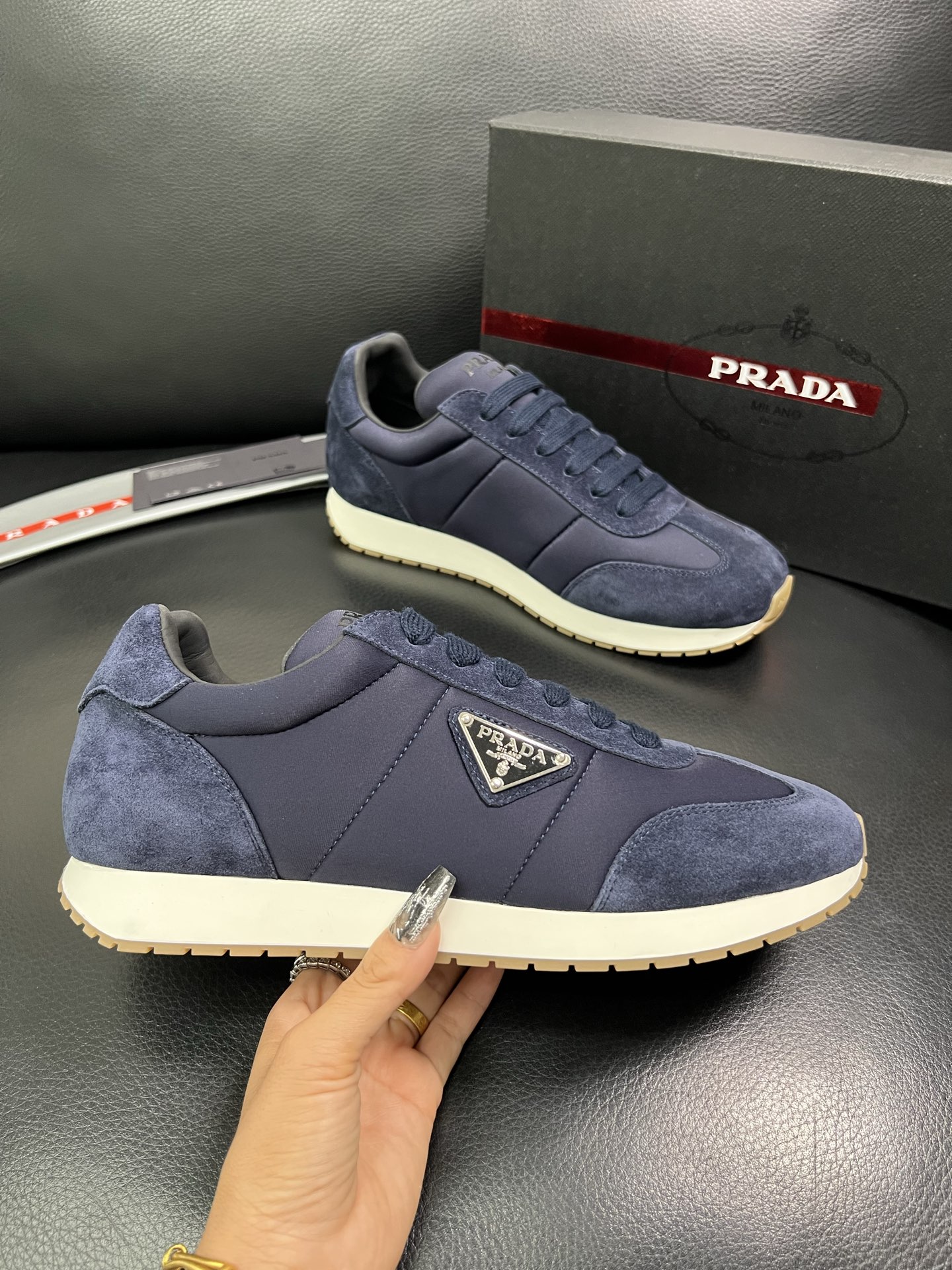 Prada 顶级代购 普拉达 专柜同款，原厂配置意大利进口牛皮拼网布面料，高品质复杂拼接工艺，进口牛皮内