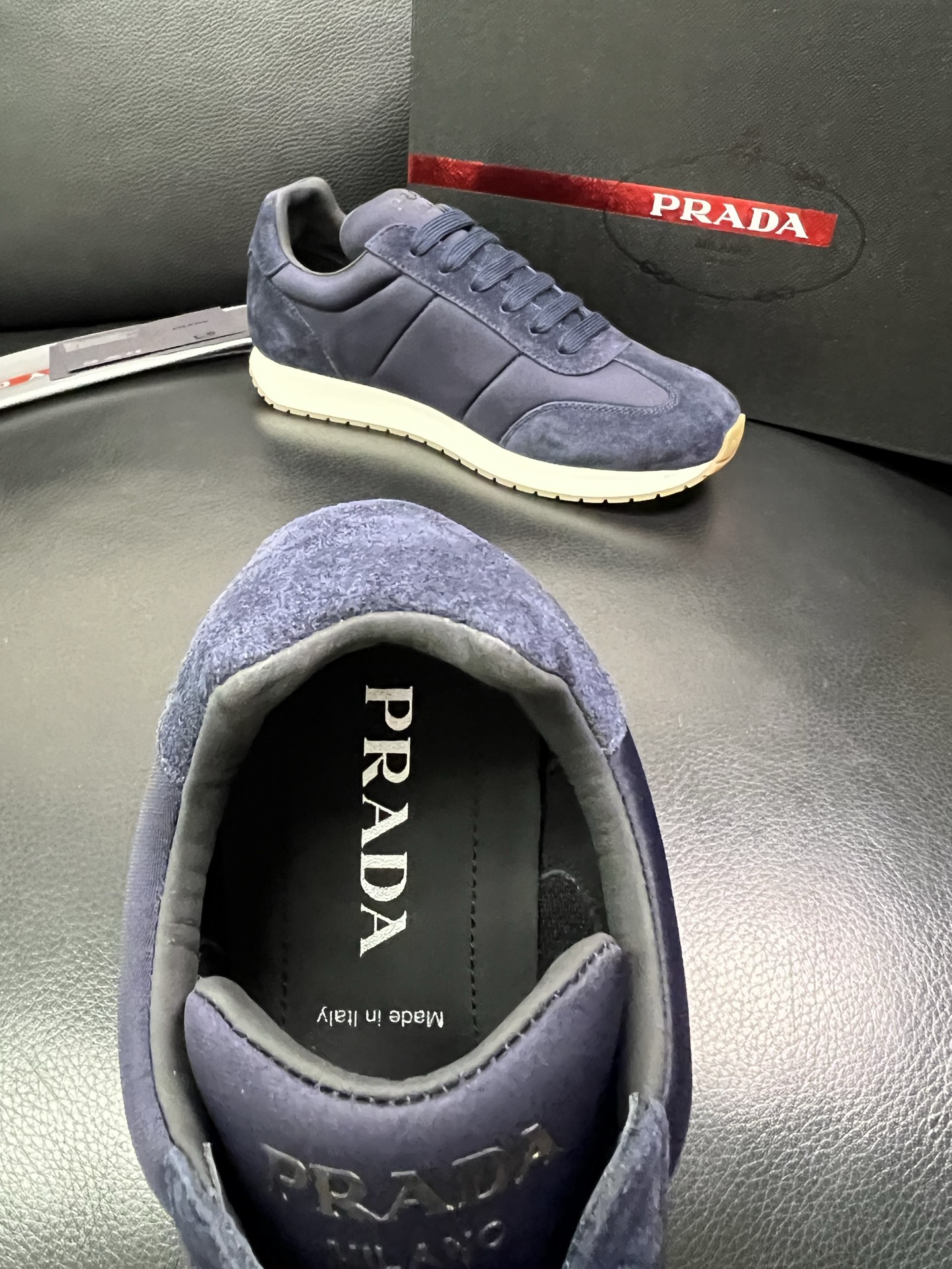 Prada 顶级代购 普拉达 专柜同款，原厂配置意大利进口牛皮拼网布面料，高品质复杂拼接工艺，进口牛皮内