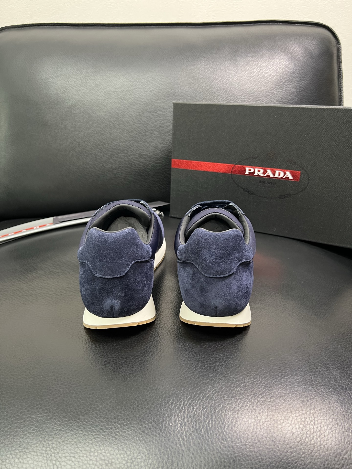 Prada 顶级代购 普拉达 专柜同款，原厂配置意大利进口牛皮拼网布面料，高品质复杂拼接工艺，进口牛皮内