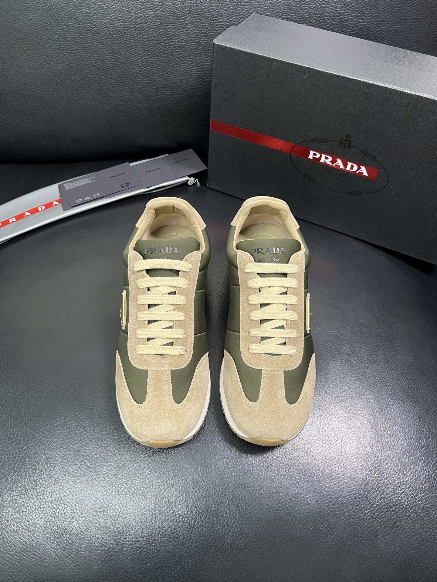 Prada 顶级代购 普拉达 专柜同款，原厂配置意大利进口牛皮拼网布面料，高品质复杂拼接工艺，进口牛皮内