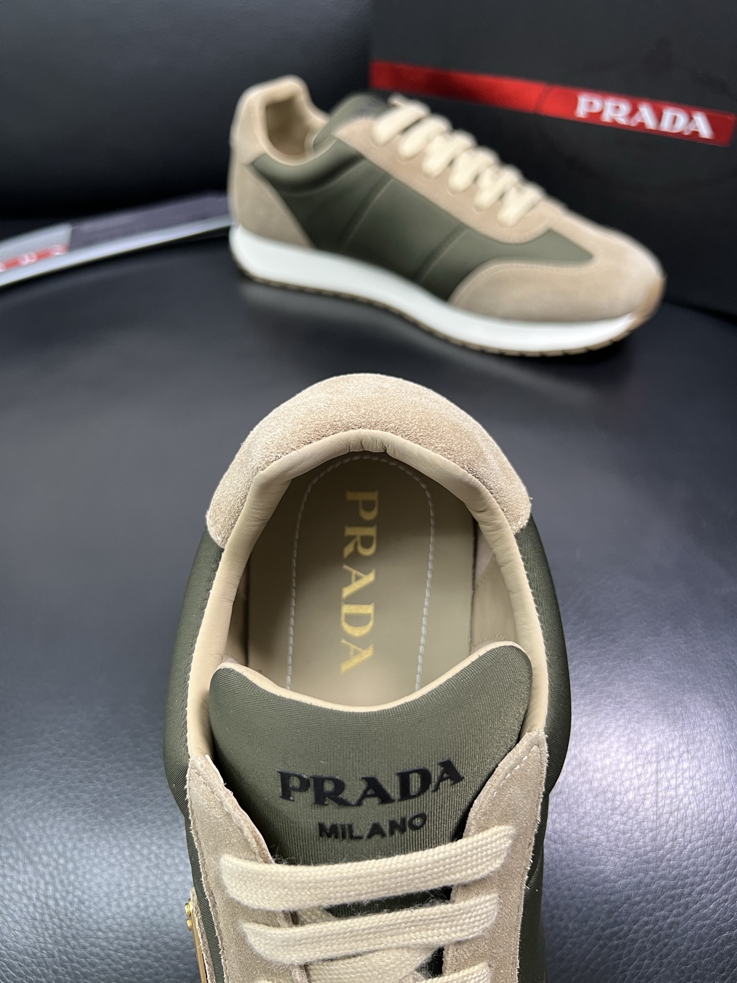 Prada 顶级代购 普拉达 专柜同款，原厂配置意大利进口牛皮拼网布面料，高品质复杂拼接工艺，进口牛皮内