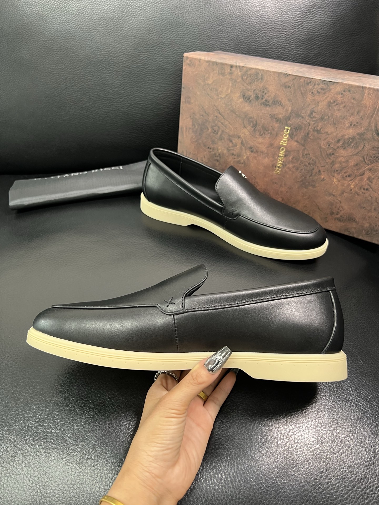 StefanoRicci 顶级代购 史蒂芬 劳尼治 专柜新品同步，鞋面意大利进口牛皮面料，进口水染牛皮内