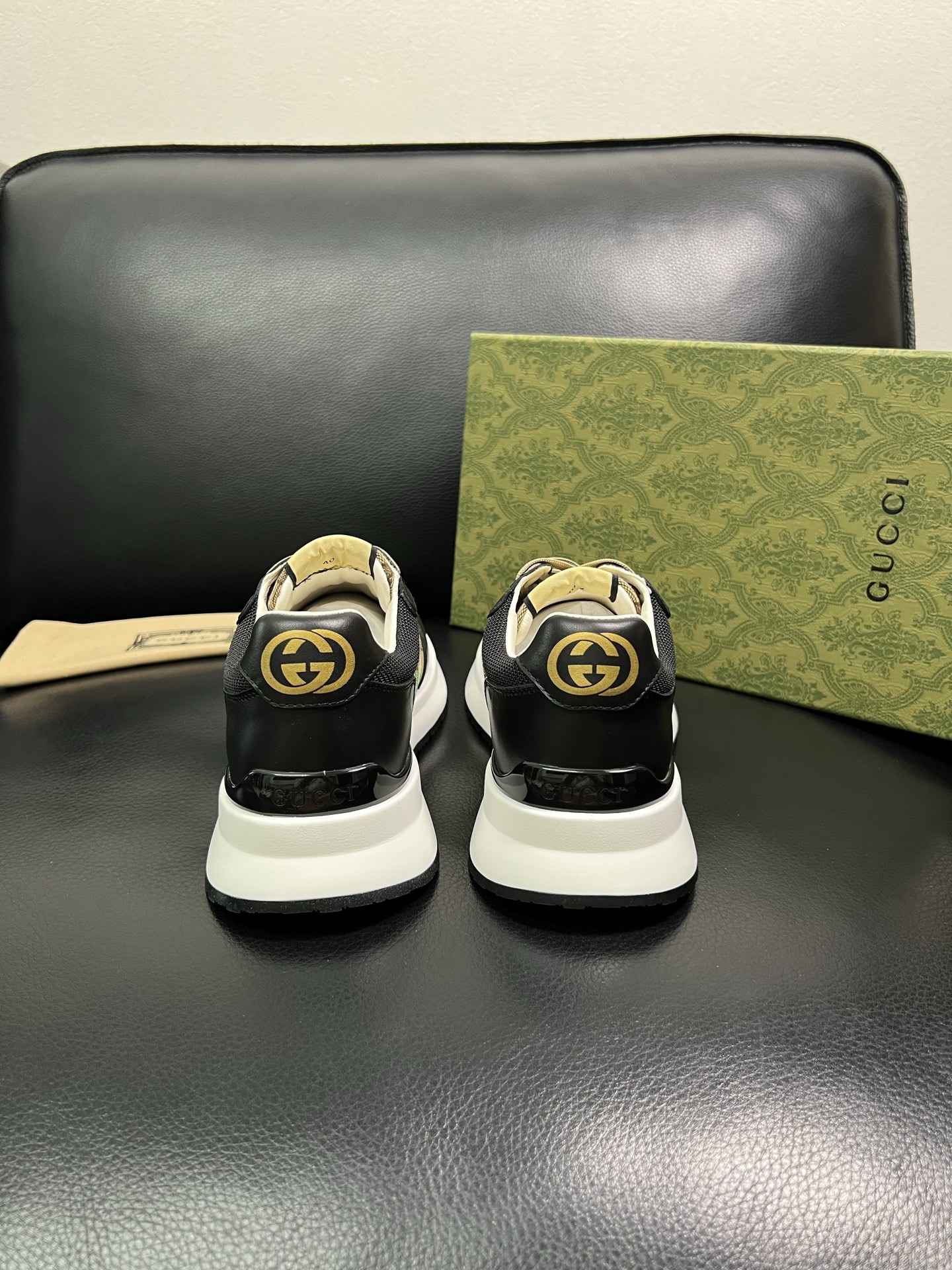 Gucci 顶级代购 古奇专柜新款，原厂配置意大利进口牛皮搭配印花布面料，进口牛皮内里垫，透气舒适，鞋底