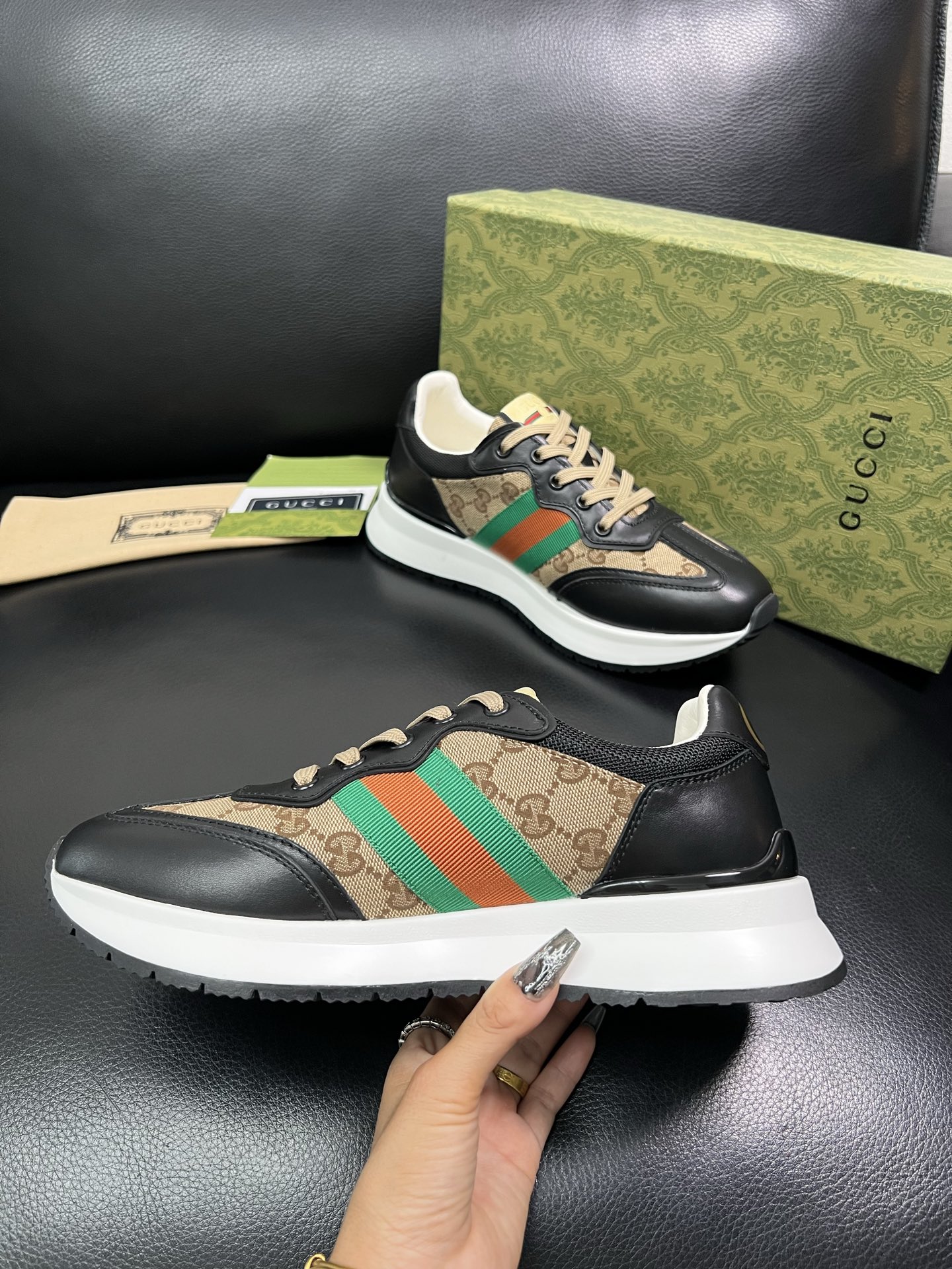 Gucci 顶级代购 古奇专柜新款，原厂配置意大利进口牛皮搭配印花布面料，进口牛皮内里垫，透气舒适，鞋底