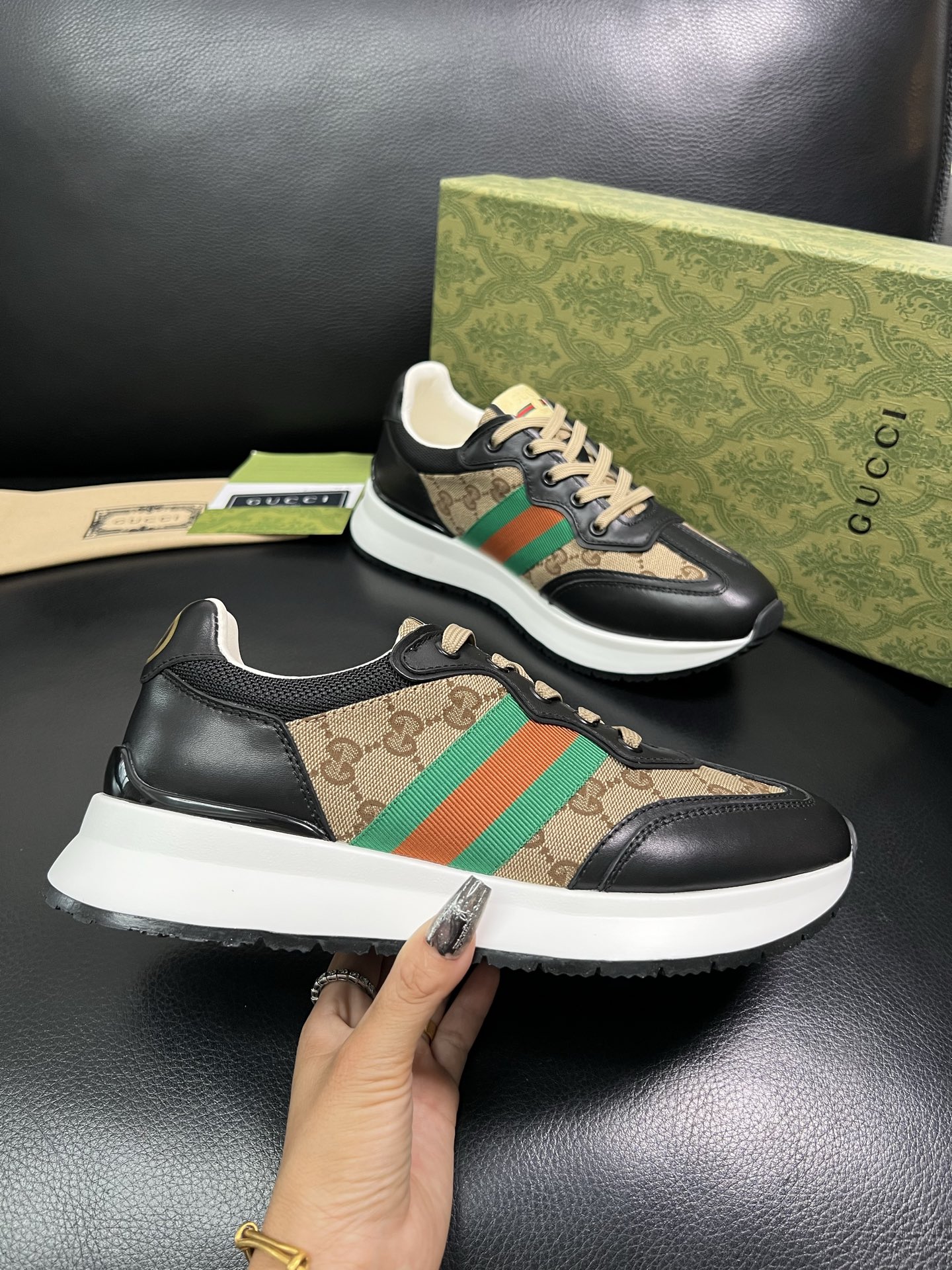 Gucci 顶级代购 古奇专柜新款，原厂配置意大利进口牛皮搭配印花布面料，进口牛皮内里垫，透气舒适，鞋底