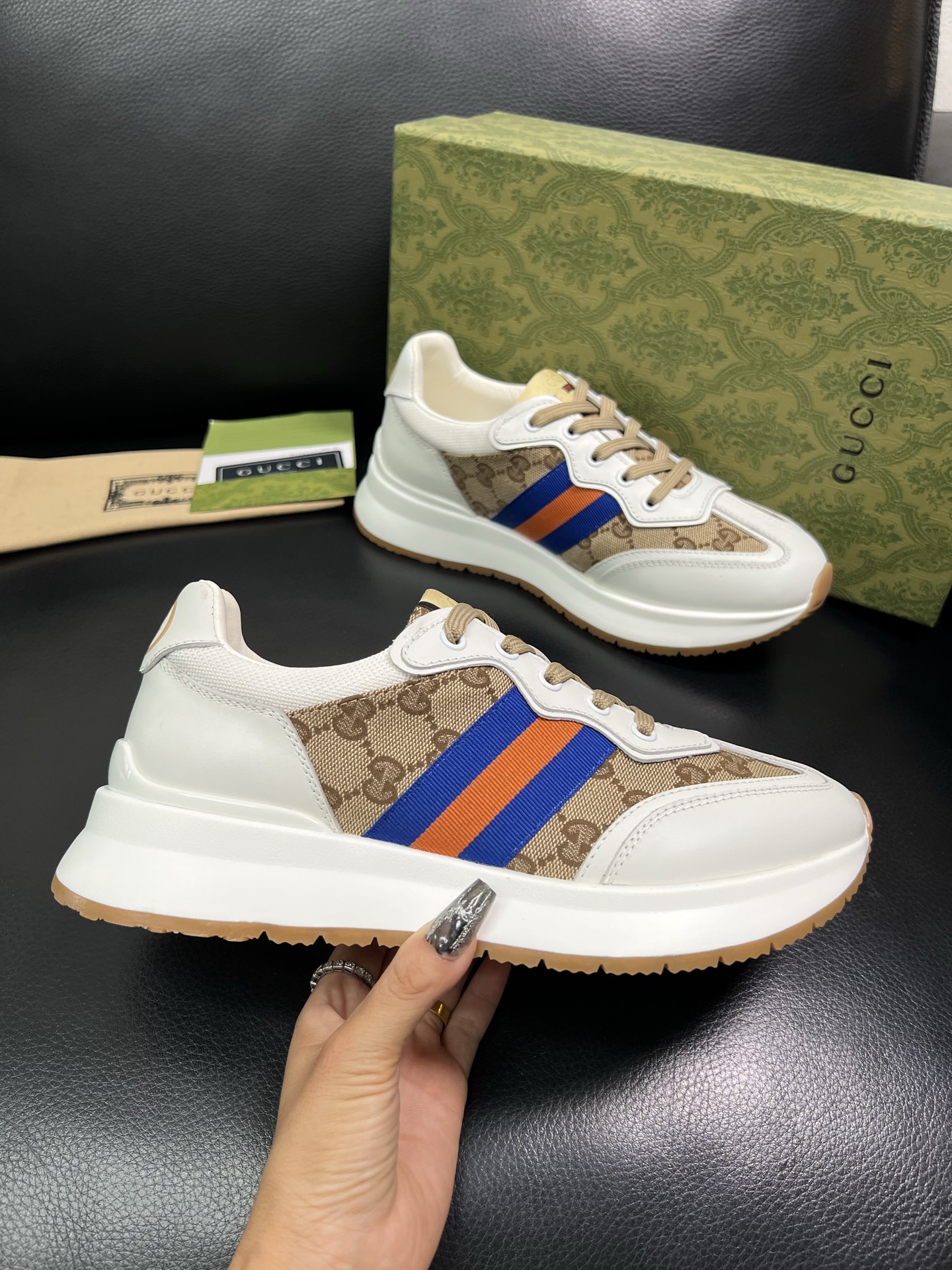 Gucci 顶级代购 古奇专柜新款，原厂配置意大利进口牛皮搭配印花布面料，进口牛皮内里垫，透气舒适，鞋底