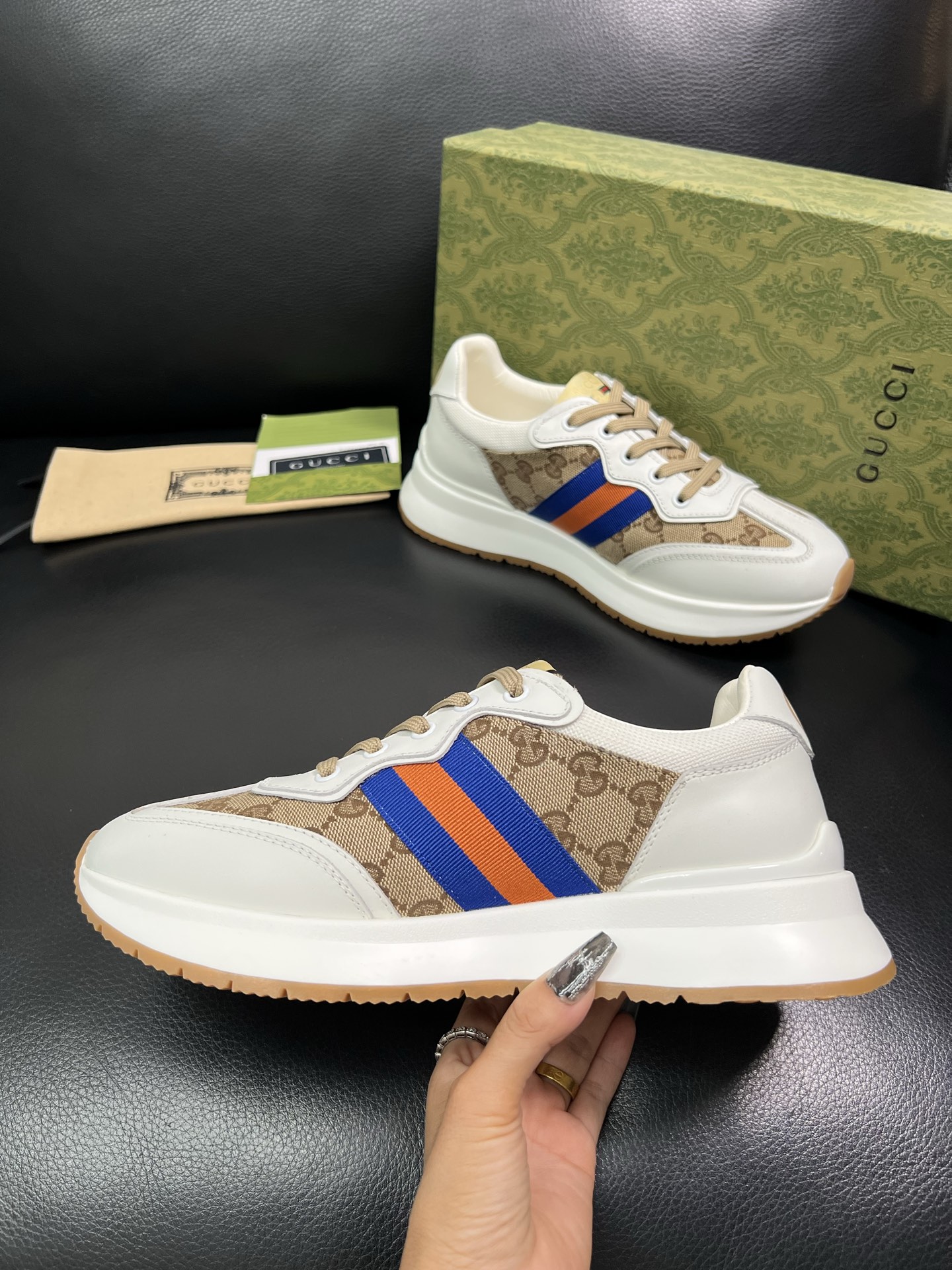 Gucci 顶级代购 古奇专柜新款，原厂配置意大利进口牛皮搭配印花布面料，进口牛皮内里垫，透气舒适，鞋底