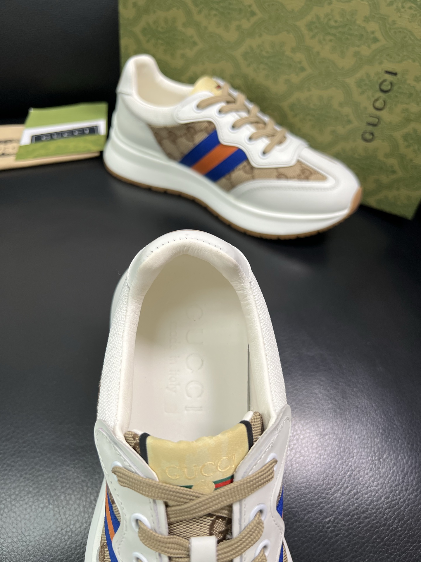 Gucci 顶级代购 古奇专柜新款，原厂配置意大利进口牛皮搭配印花布面料，进口牛皮内里垫，透气舒适，鞋底