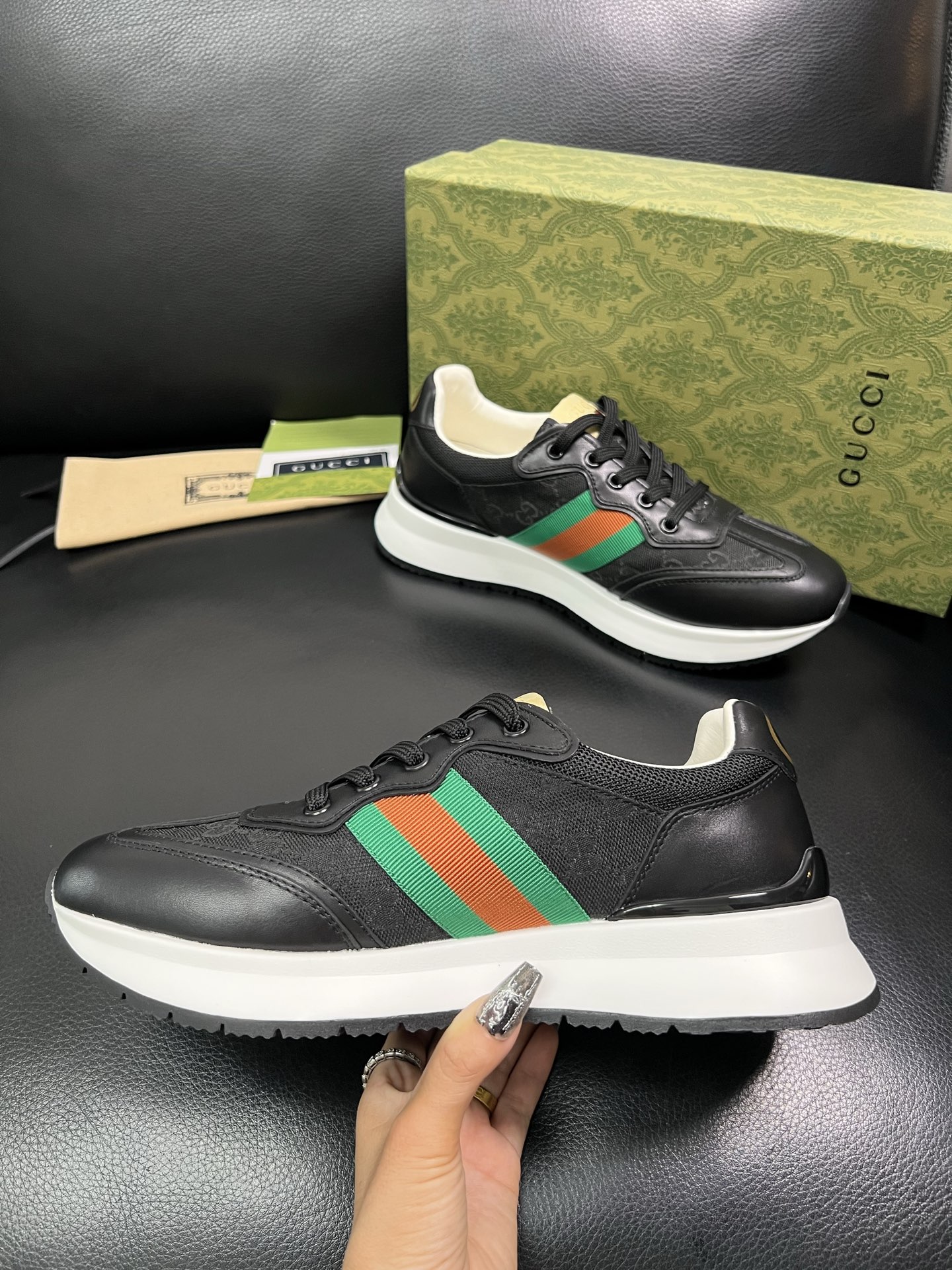Gucci 顶级代购 古奇专柜新款，原厂配置意大利进口牛皮搭配印花布面料，进口牛皮内里垫，透气舒适，鞋底