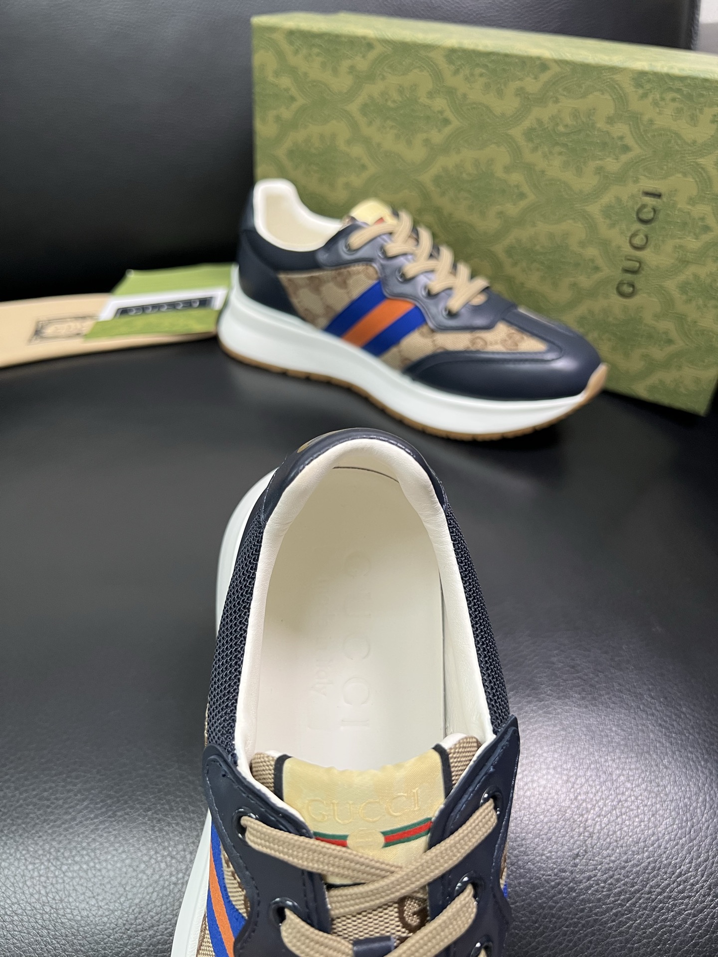 Gucci 顶级代购 古奇专柜新款，原厂配置意大利进口牛皮搭配印花布面料，进口牛皮内里垫，透气舒适，鞋底