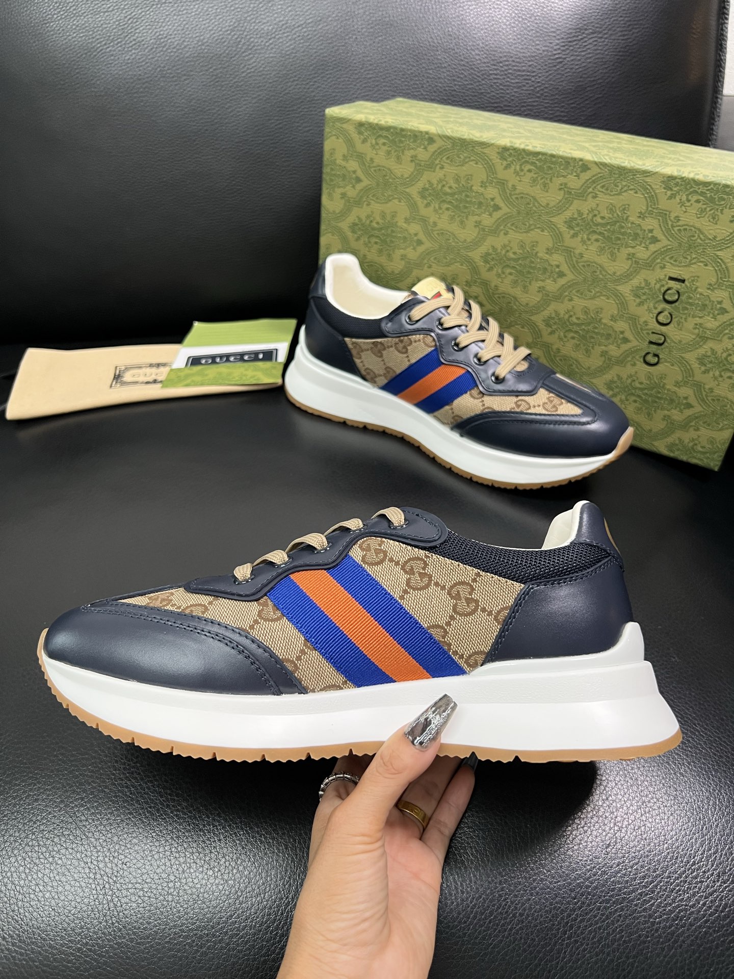 Gucci 顶级代购 古奇专柜新款，原厂配置意大利进口牛皮搭配印花布面料，进口牛皮内里垫，透气舒适，鞋底