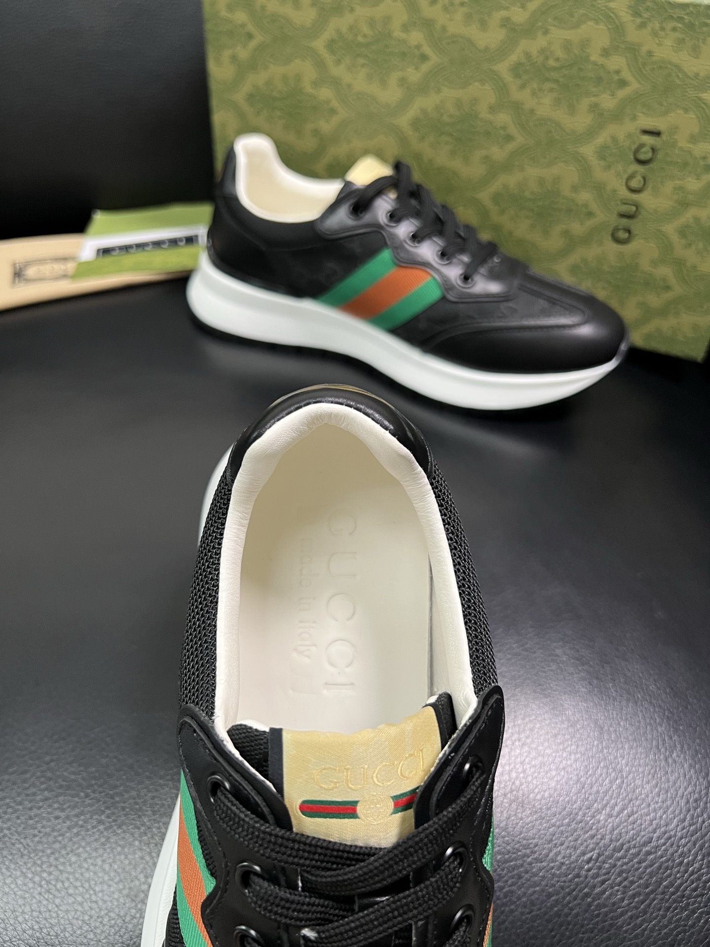 Gucci 顶级代购 古奇专柜新款，原厂配置意大利进口牛皮搭配印花布面料，进口牛皮内里垫，透气舒适，鞋底
