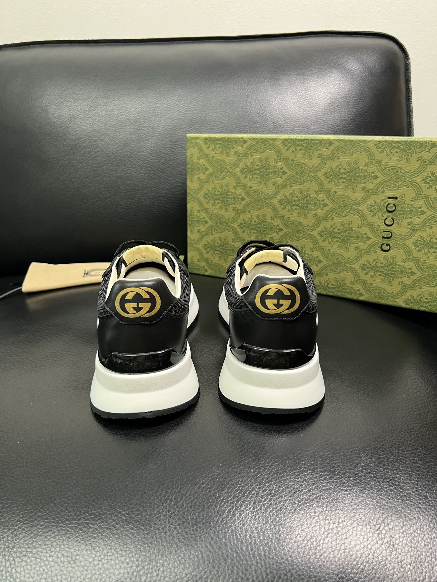Gucci 顶级代购 古奇专柜新款，原厂配置意大利进口牛皮搭配印花布面料，进口牛皮内里垫，透气舒适，鞋底