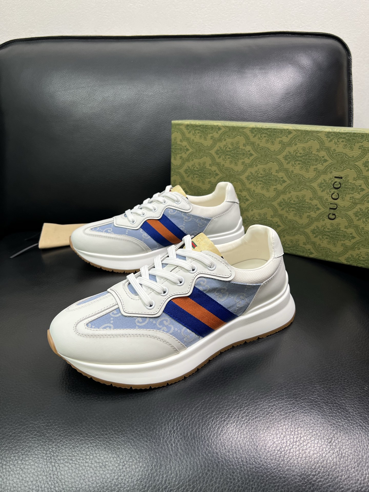Gucci 顶级代购 古奇专柜新款，原厂配置意大利进口牛皮搭配印花布面料，进口牛皮内里垫，透气舒适，鞋底