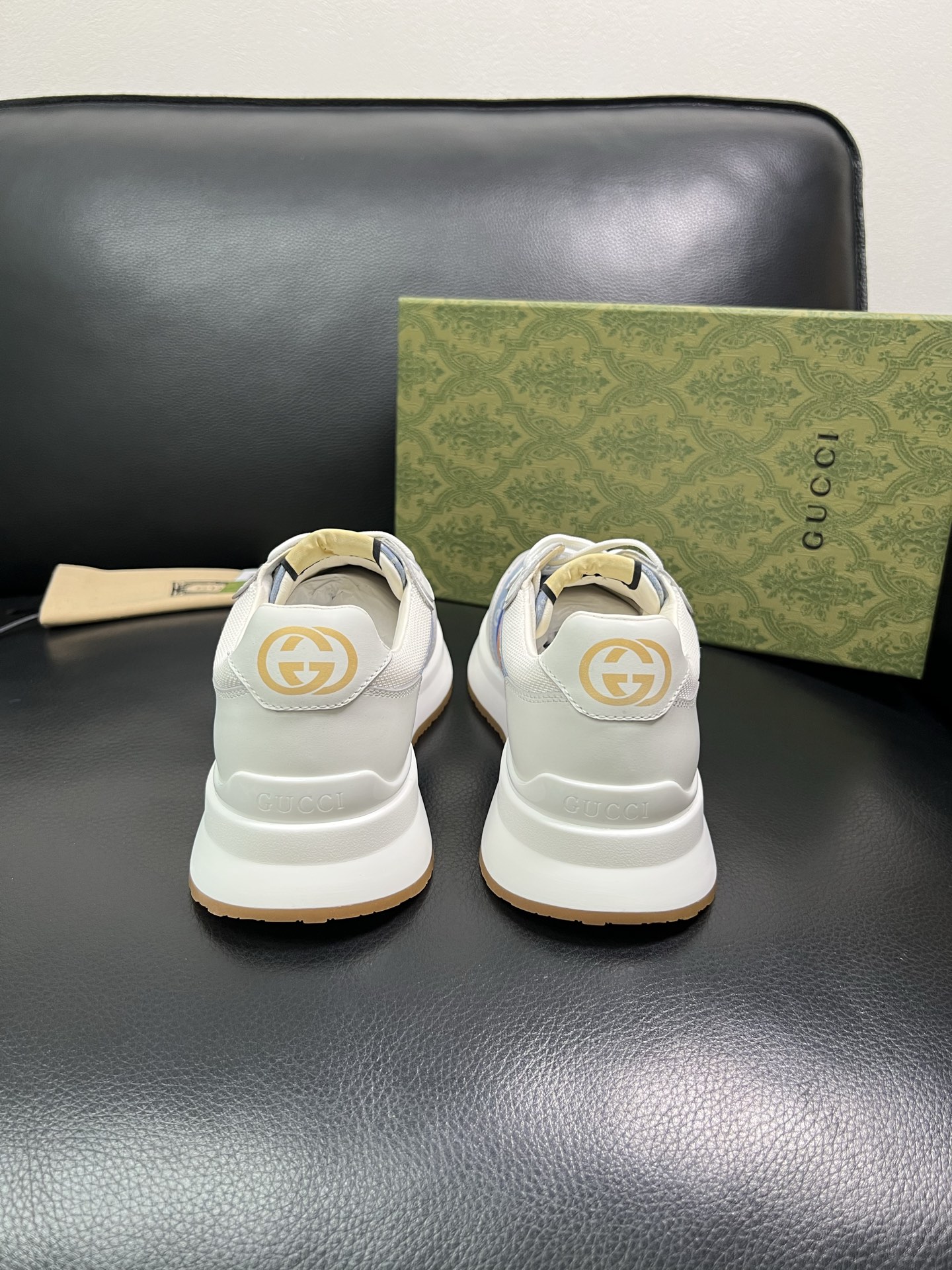 Gucci 顶级代购 古奇专柜新款，原厂配置意大利进口牛皮搭配印花布面料，进口牛皮内里垫，透气舒适，鞋底