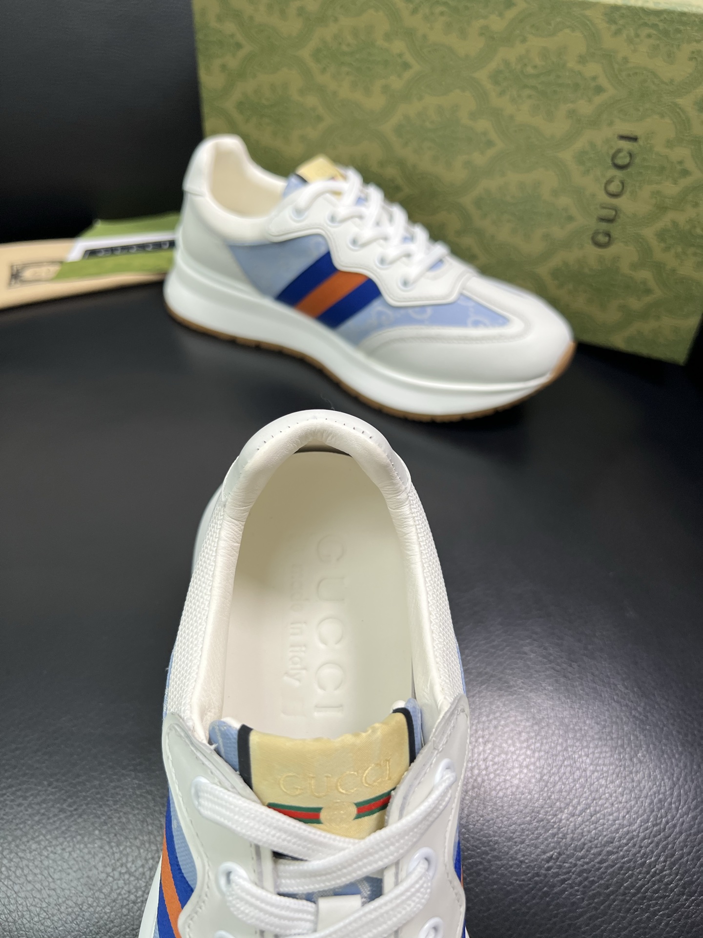 Gucci 顶级代购 古奇专柜新款，原厂配置意大利进口牛皮搭配印花布面料，进口牛皮内里垫，透气舒适，鞋底
