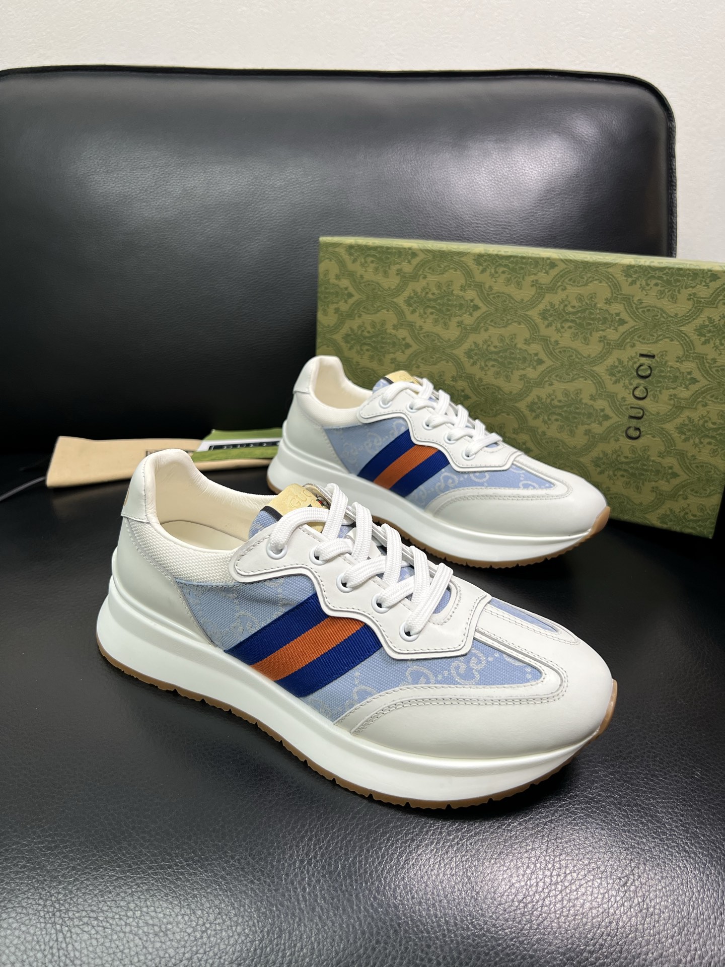 Gucci 顶级代购 古奇专柜新款，原厂配置意大利进口牛皮搭配印花布面料，进口牛皮内里垫，透气舒适，鞋底